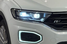valkoinen Volkswagen T-Roc 2018 kuva 16.