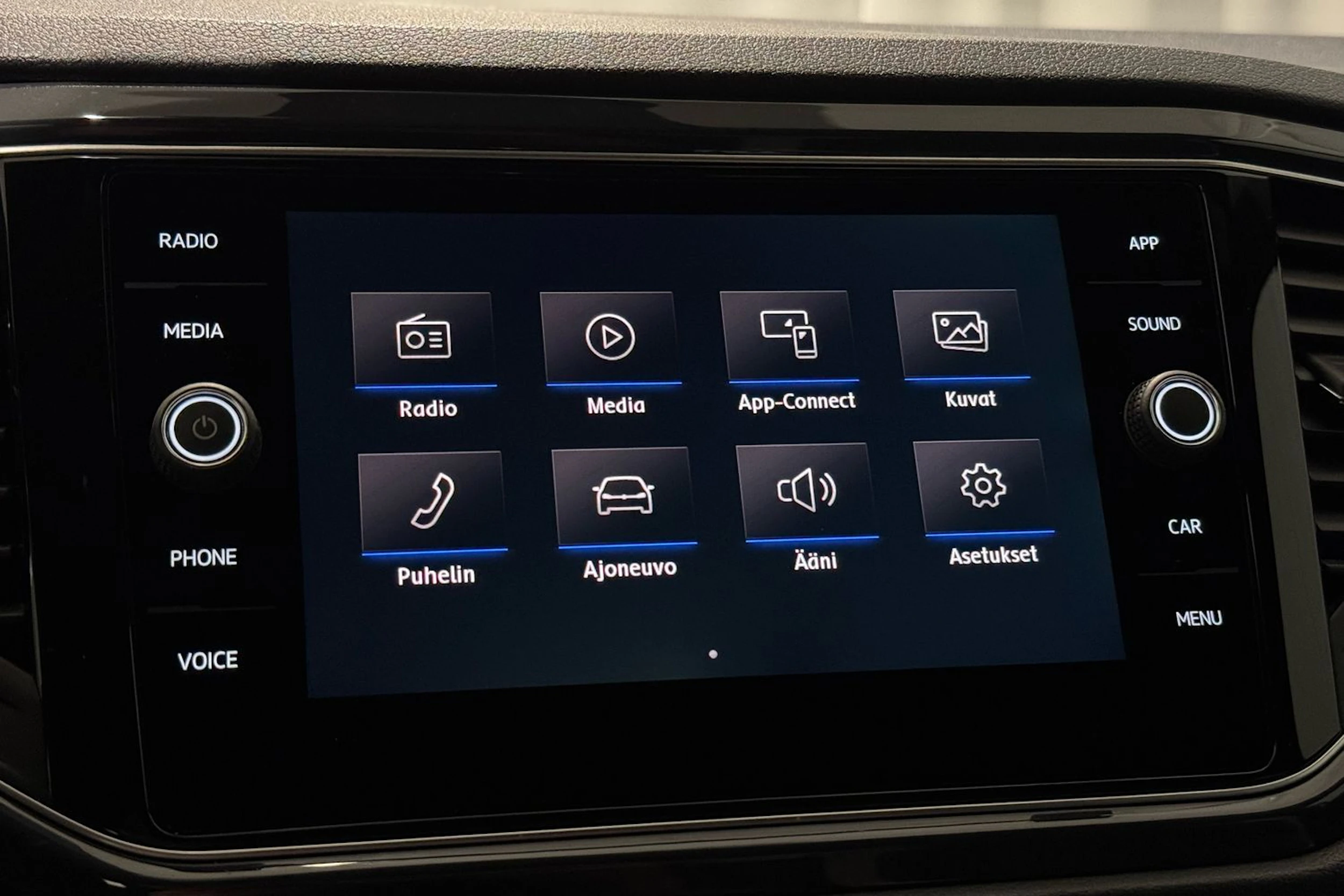 valkoinen Volkswagen T-Roc 2018 kuva 22.