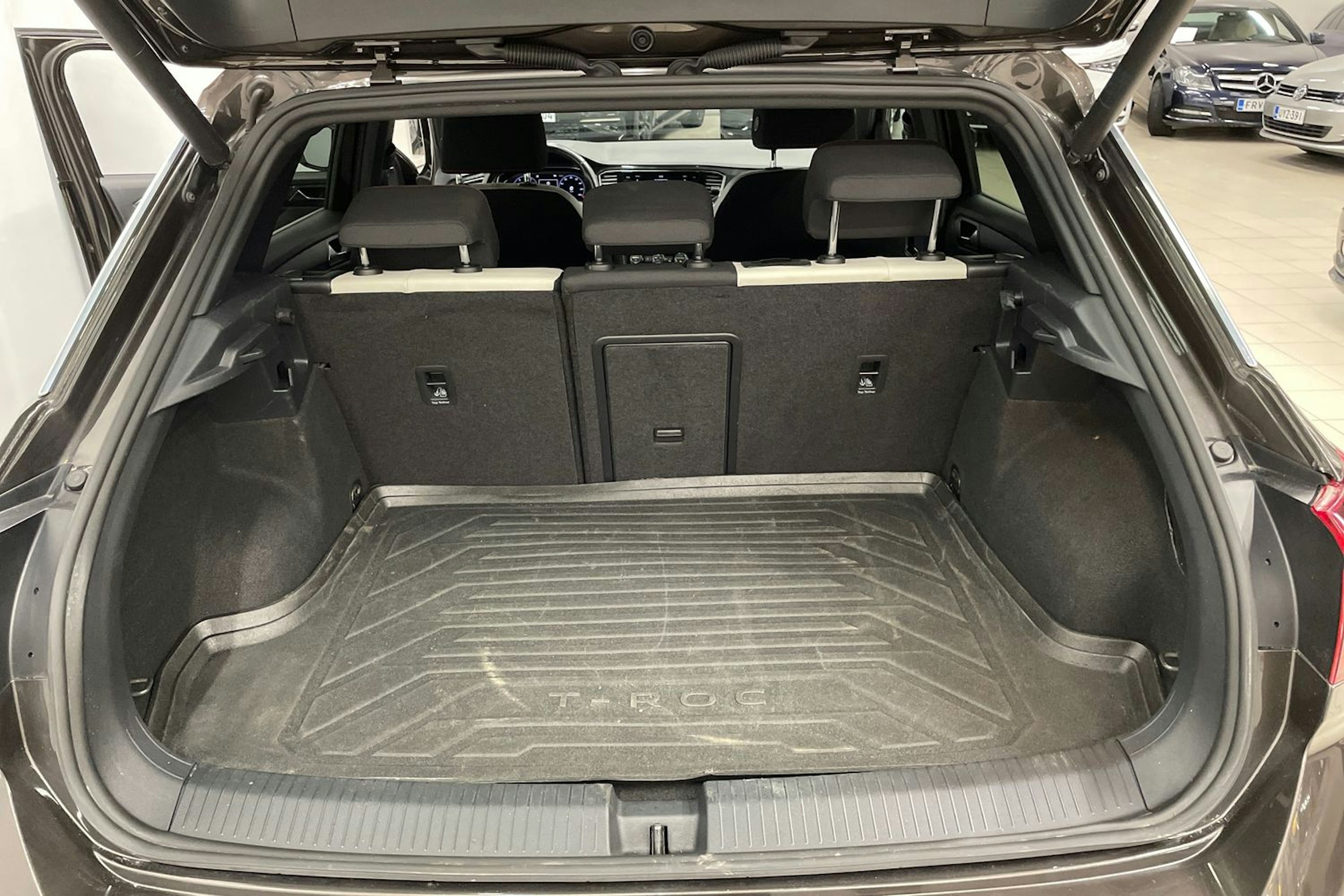 ruskea (beige) Volkswagen T-Roc 2018 kuva 21.