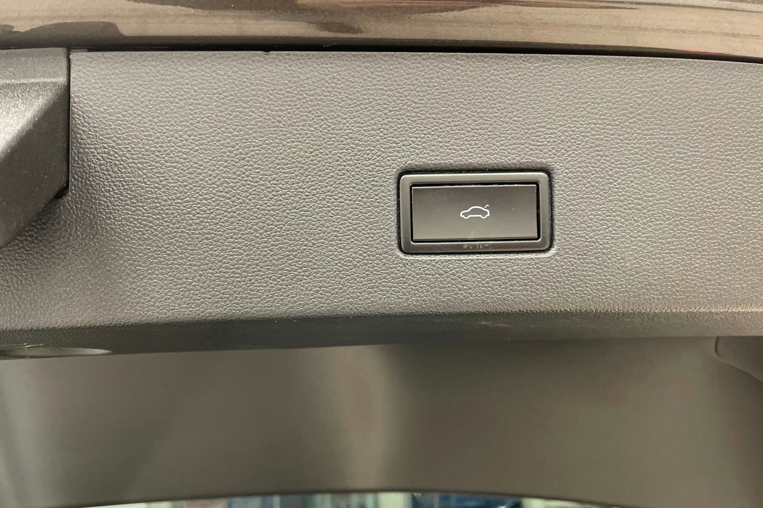 ruskea (beige) Volkswagen T-Roc 2018 kuva 22.