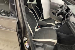 ruskea (beige) Volkswagen T-Roc 2018 kuva 27.