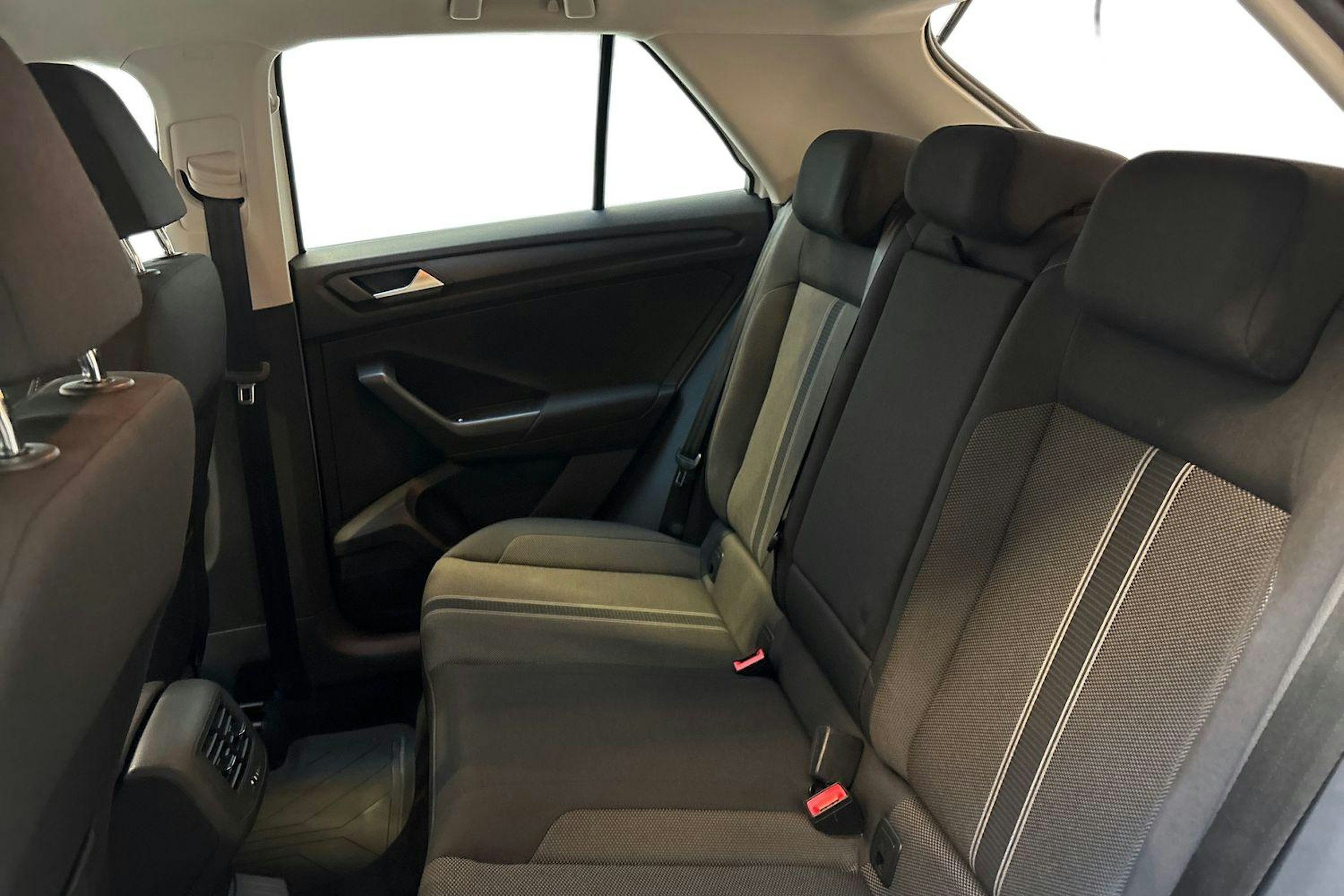 valkoinen Volkswagen T-Roc 2018 kuva 10.