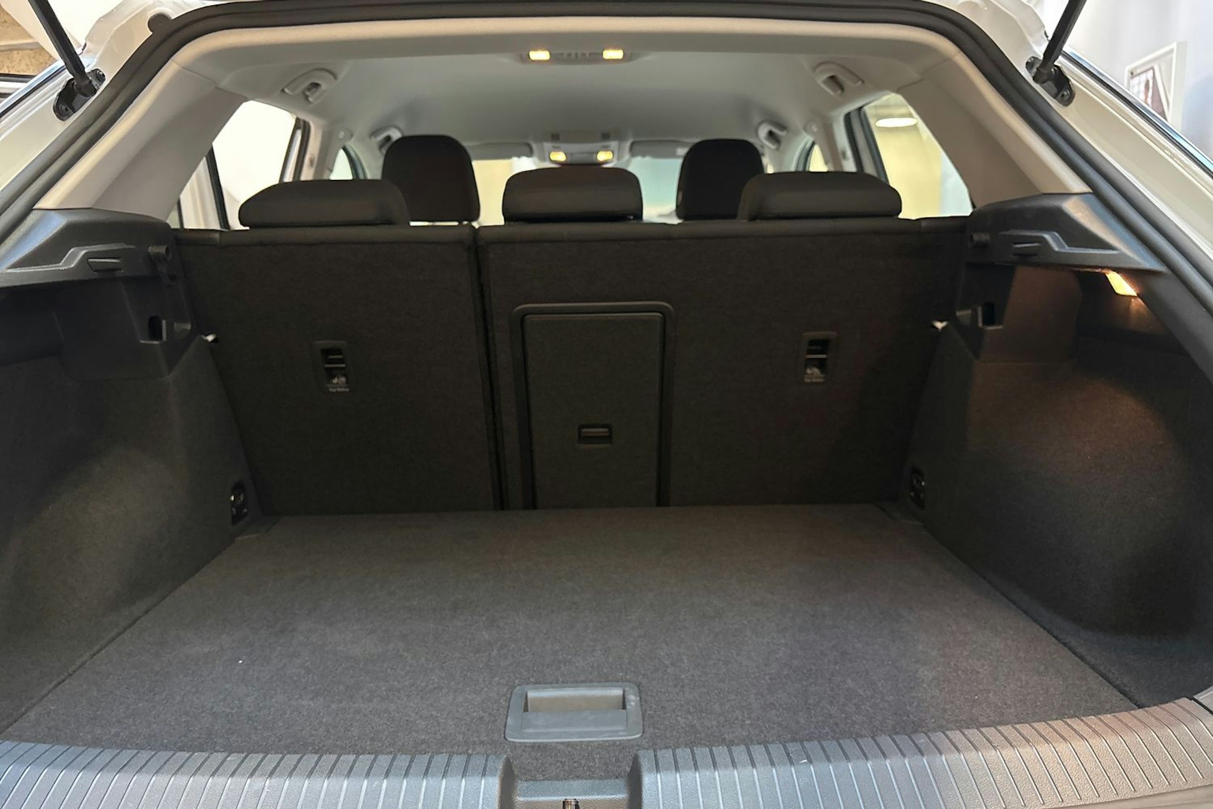 valkoinen Volkswagen T-Roc 2018 kuva 15.