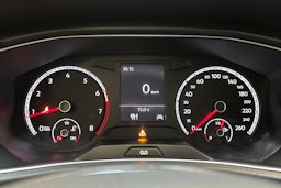 valkoinen Volkswagen T-Roc 2018 kuva 18.