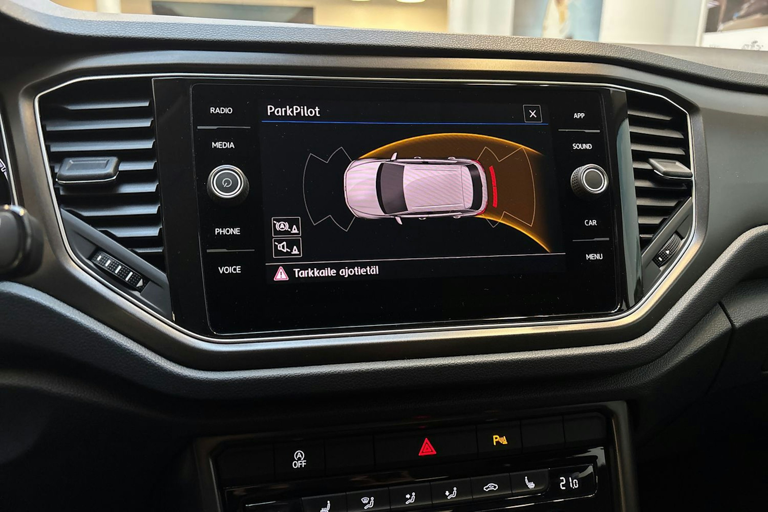 valkoinen Volkswagen T-Roc 2018 kuva 19.