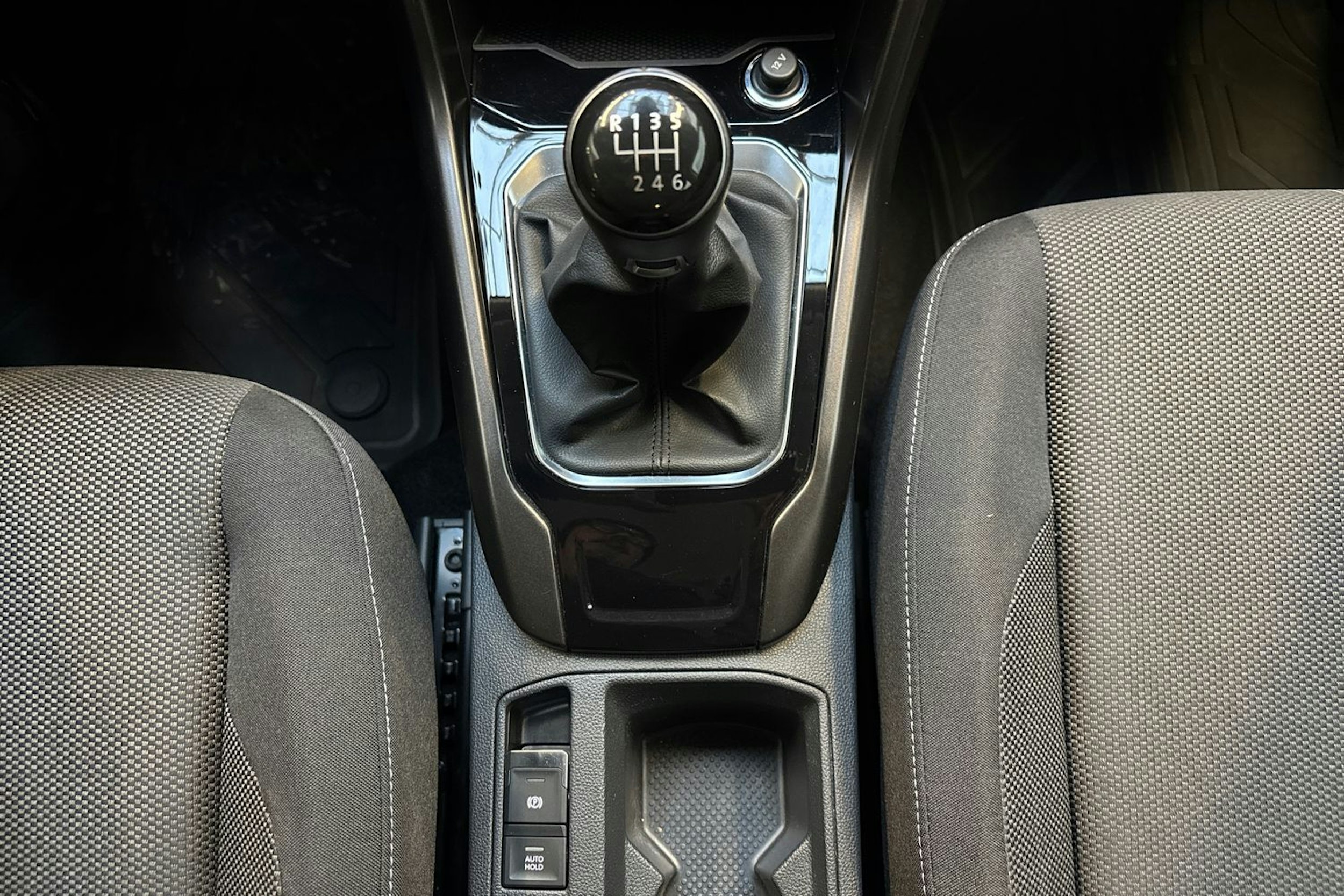 valkoinen Volkswagen T-Roc 2018 kuva 22.