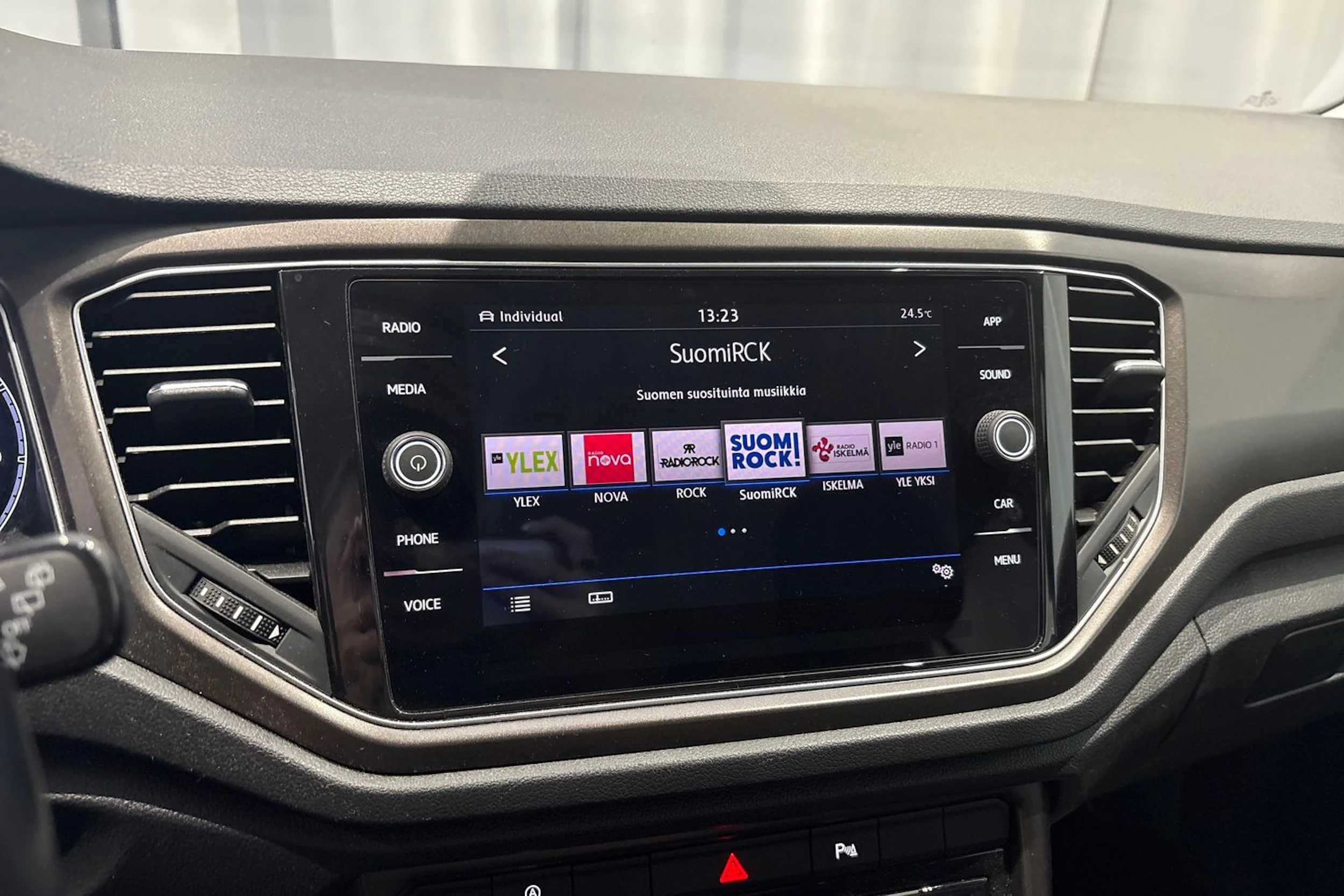 met. musta Volkswagen T-Roc 2018 kuva 12.