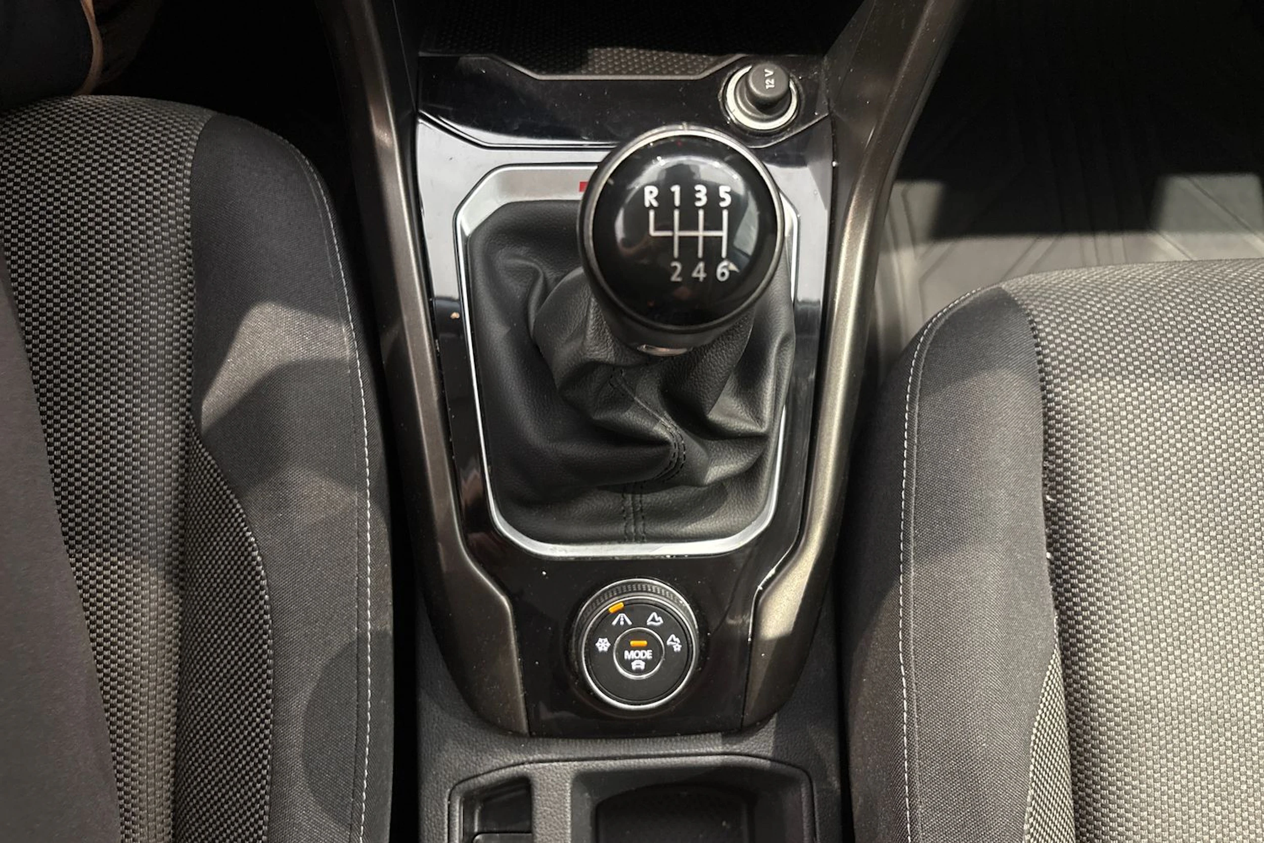 met. musta Volkswagen T-Roc 2018 kuva 15.