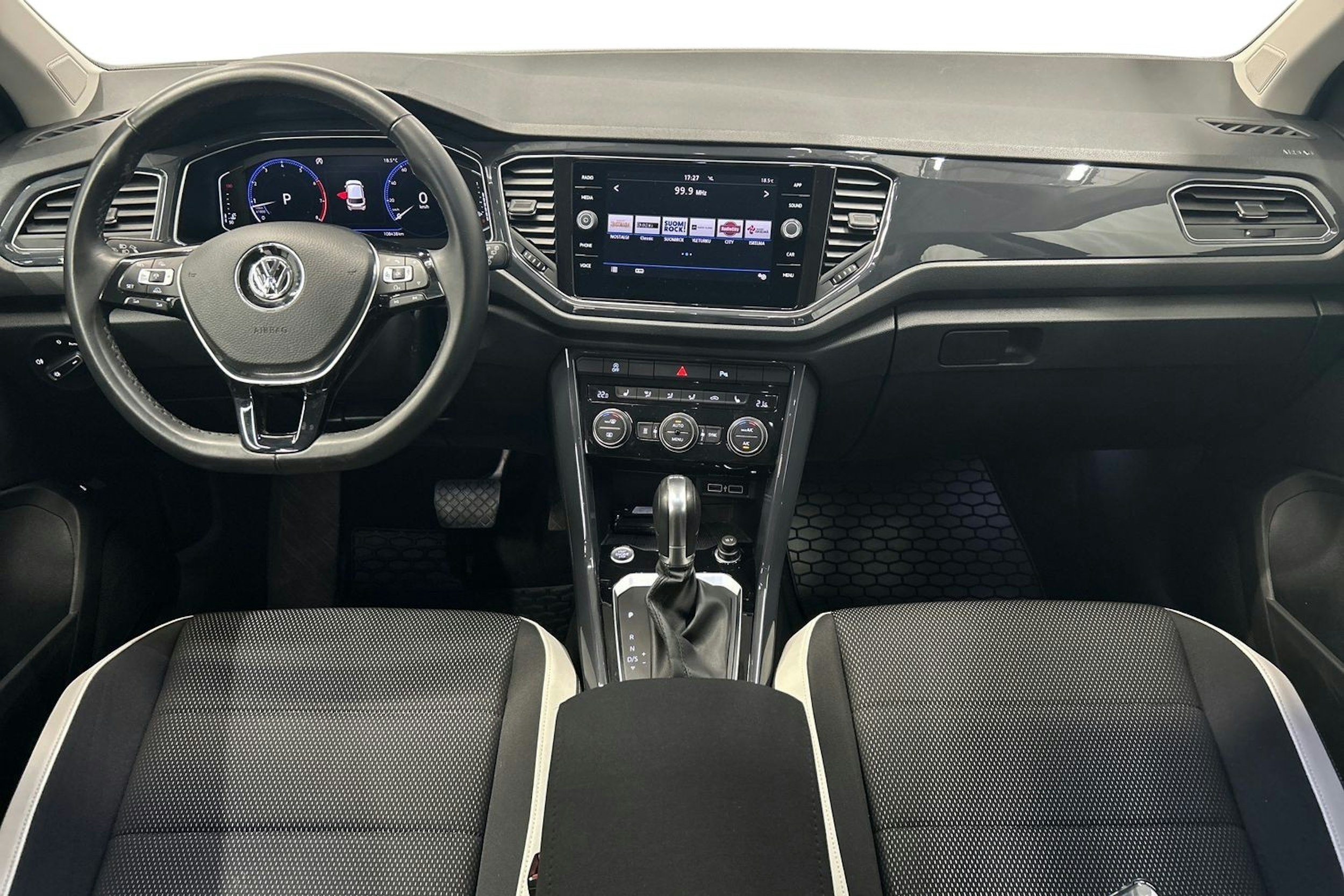sininen Volkswagen T-Roc 2018 kuva 9.