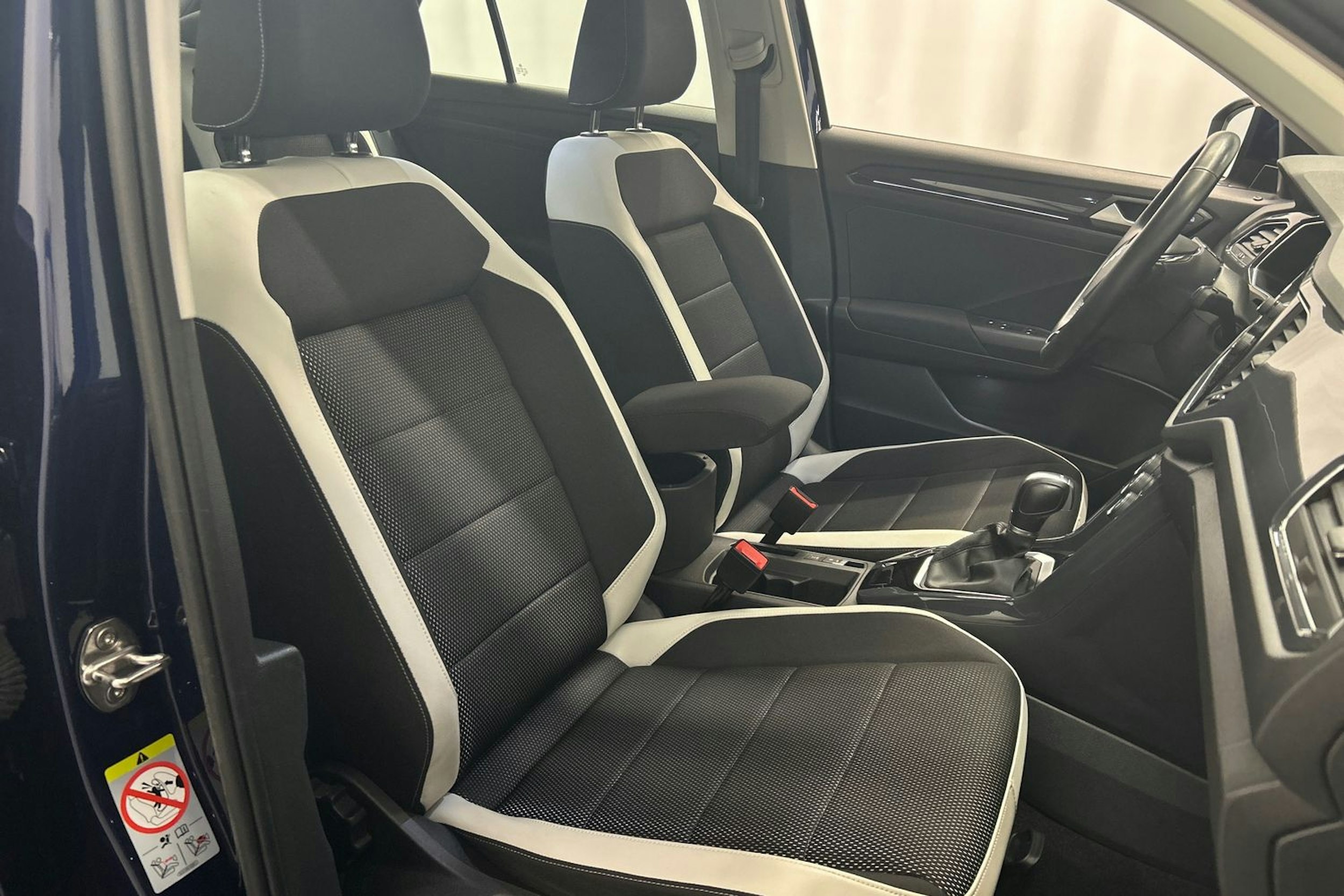 sininen Volkswagen T-Roc 2018 kuva 15.