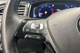 sininen Volkswagen T-Roc 2018 kuva 17.