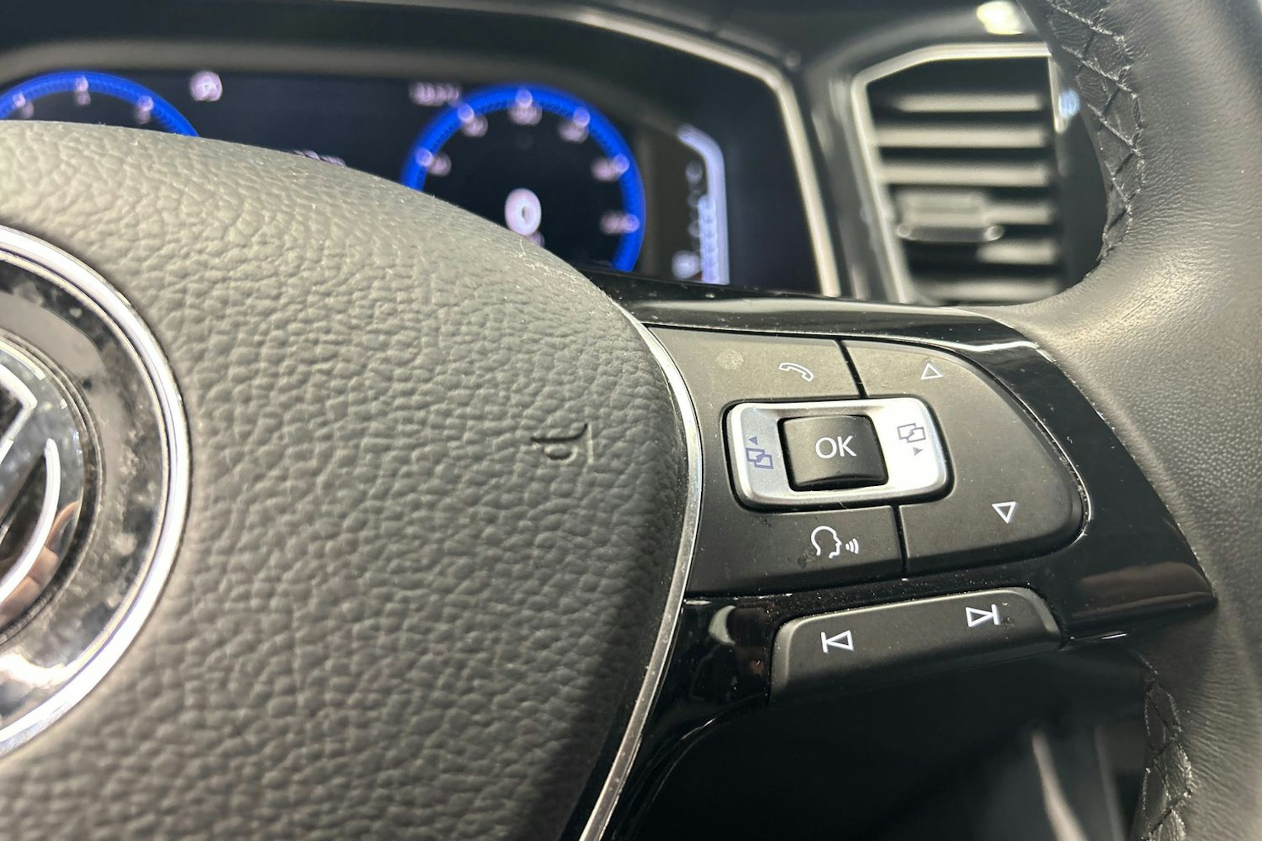 sininen Volkswagen T-Roc 2018 kuva 18.