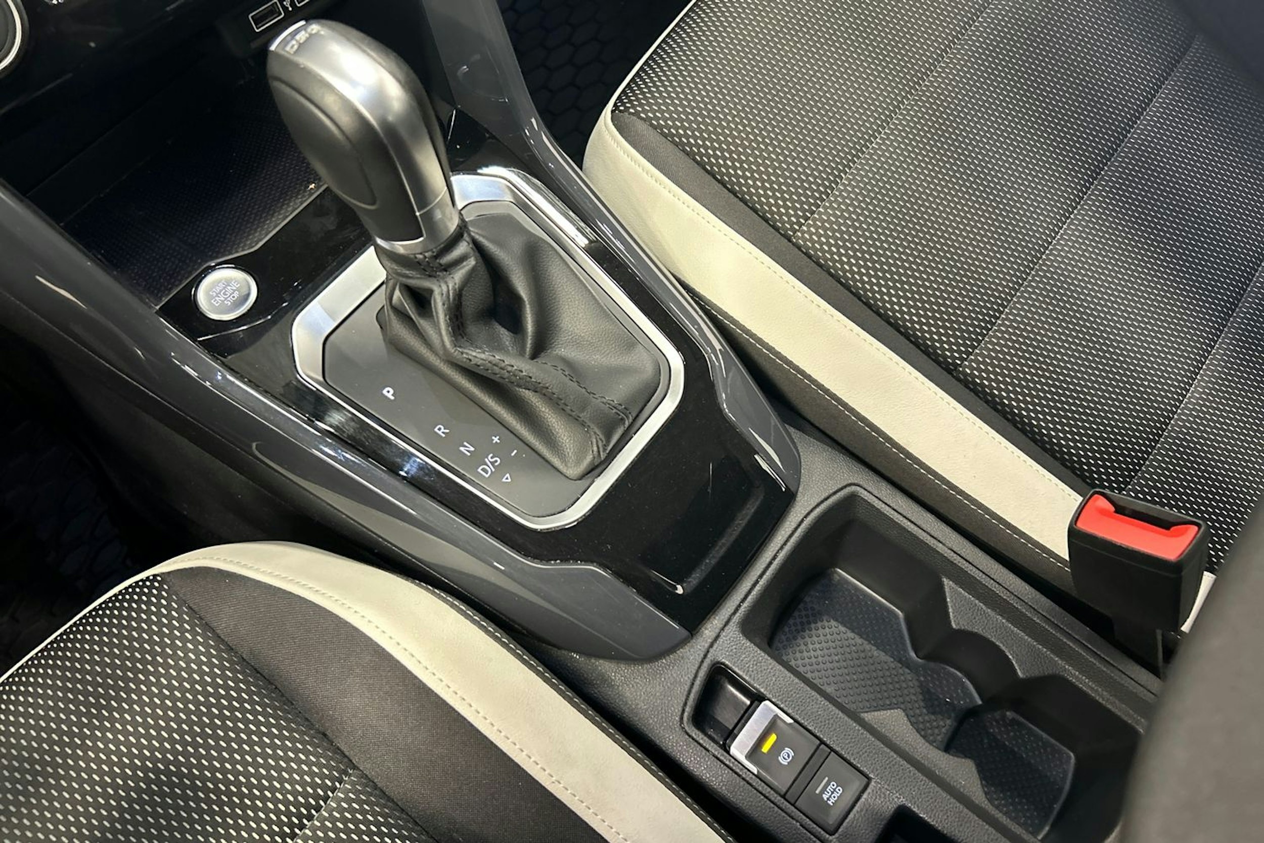 sininen Volkswagen T-Roc 2018 kuva 26.