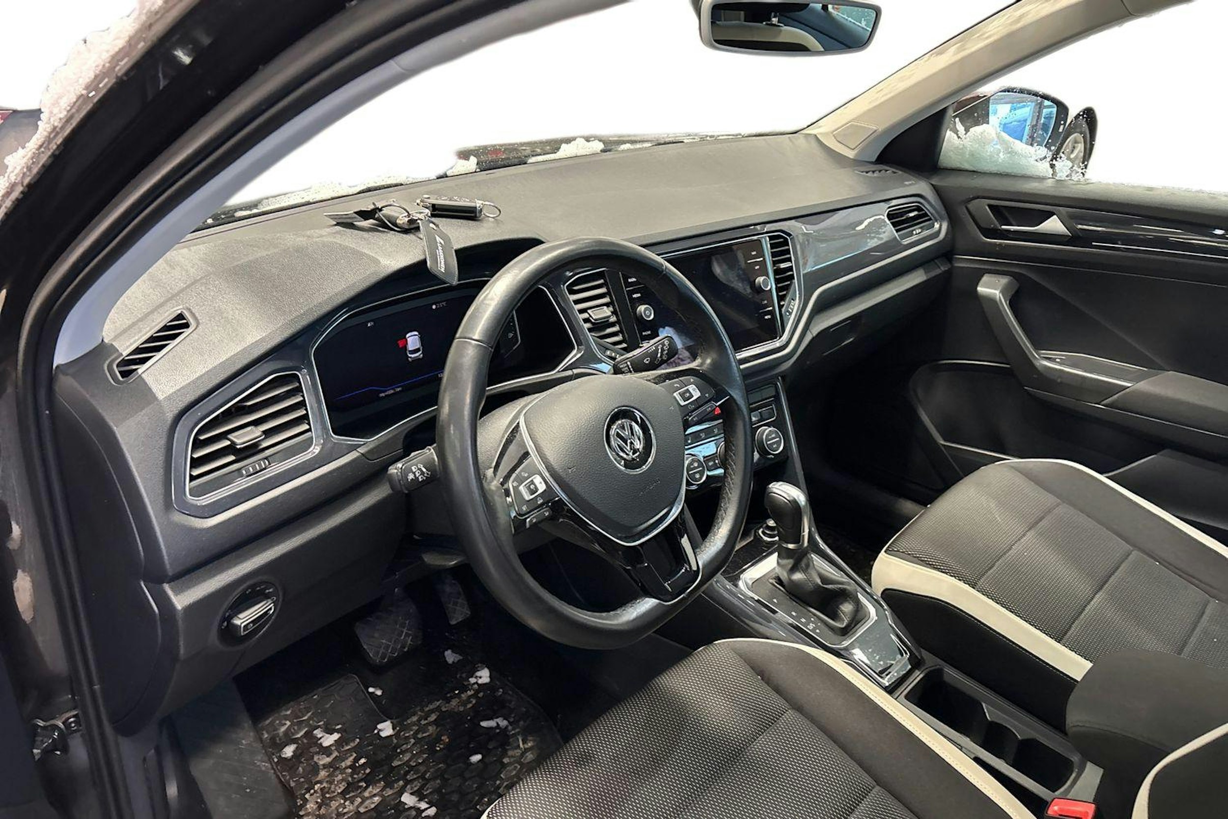 ruskea (beige) Volkswagen T-Roc 2018 kuva 3.