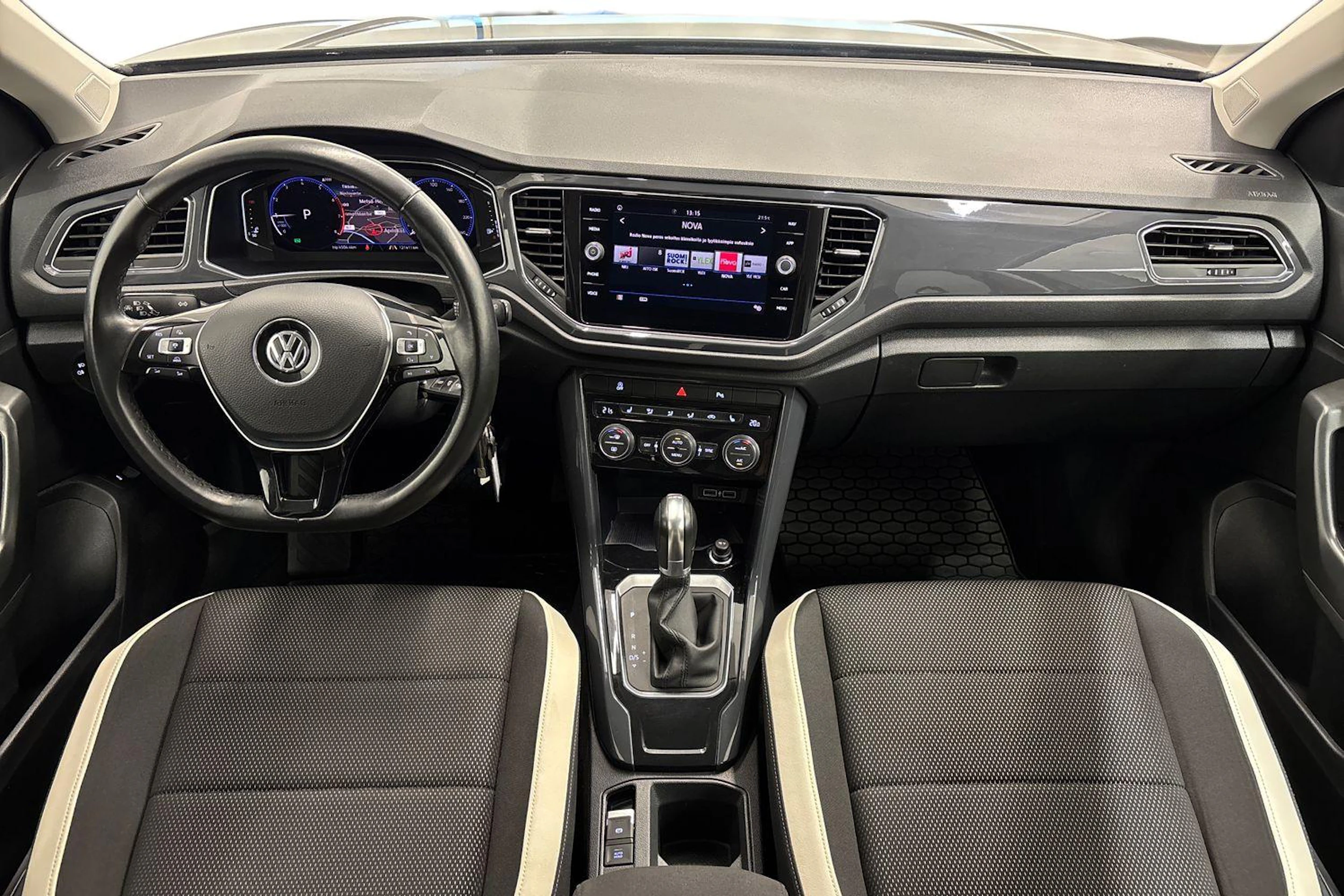 ruskea (beige) Volkswagen T-Roc 2018 kuva 7.