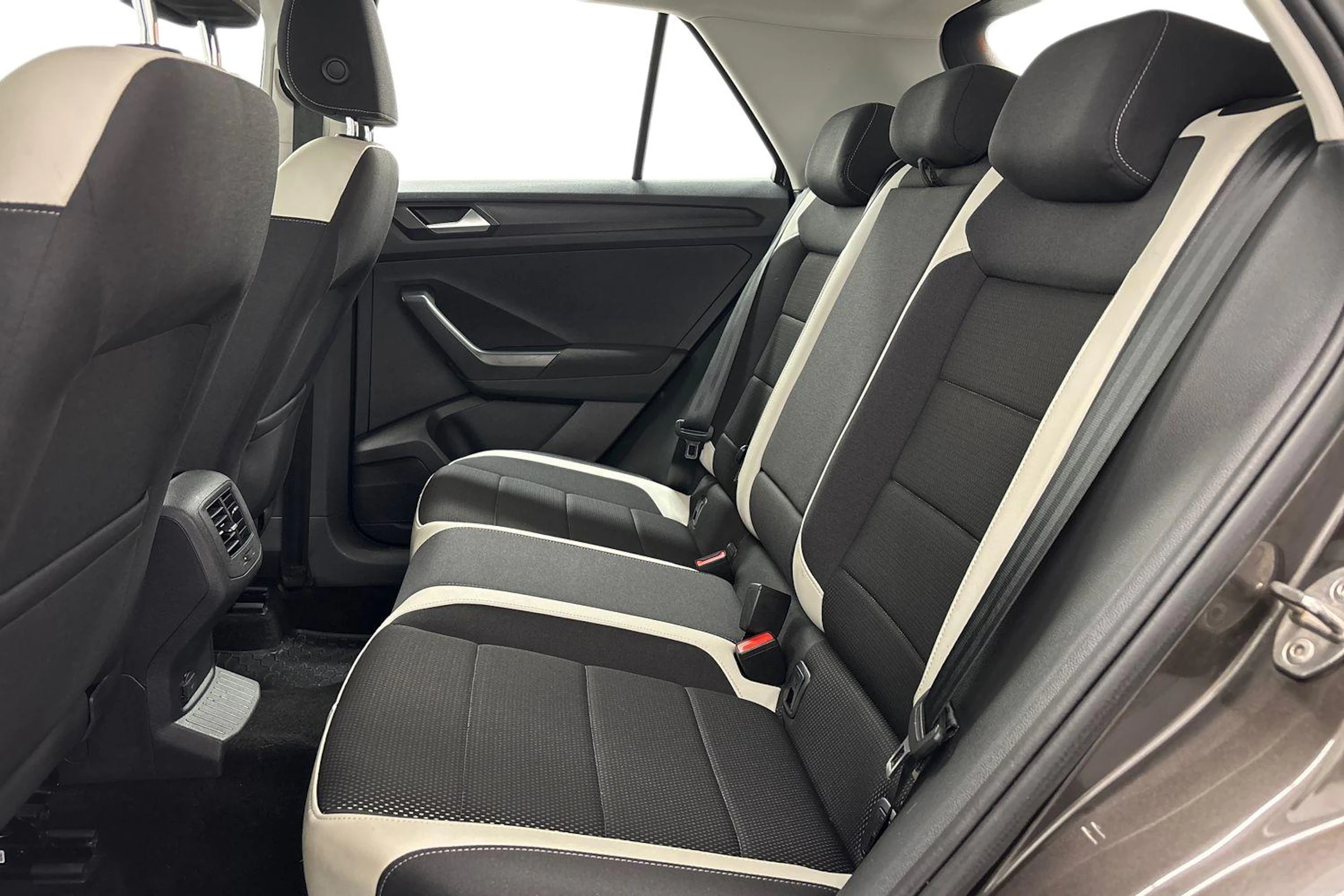 ruskea (beige) Volkswagen T-Roc 2018 kuva 8.