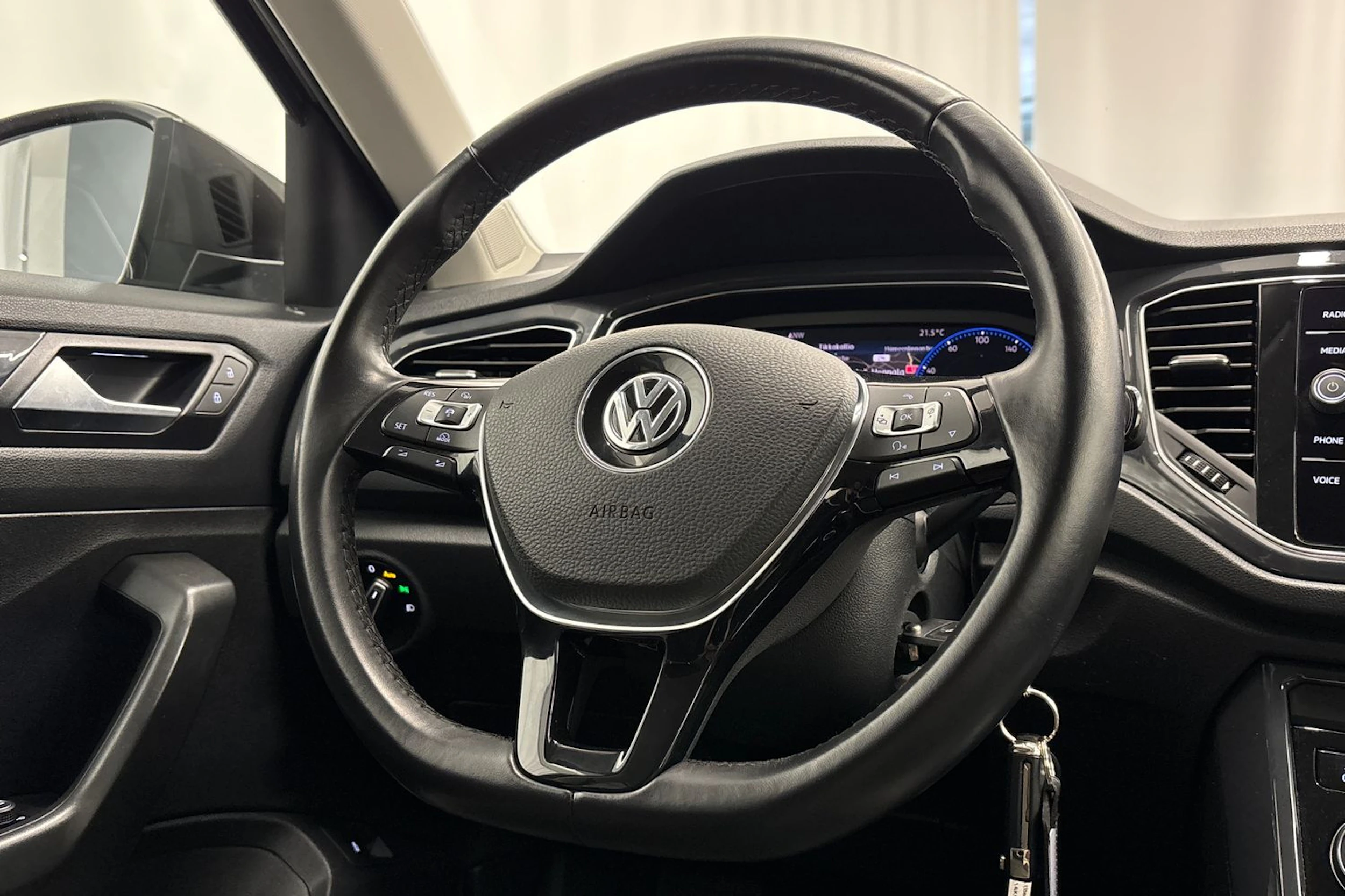 ruskea (beige) Volkswagen T-Roc 2018 kuva 12.