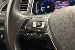 ruskea (beige) Volkswagen T-Roc 2018 kuva 13.