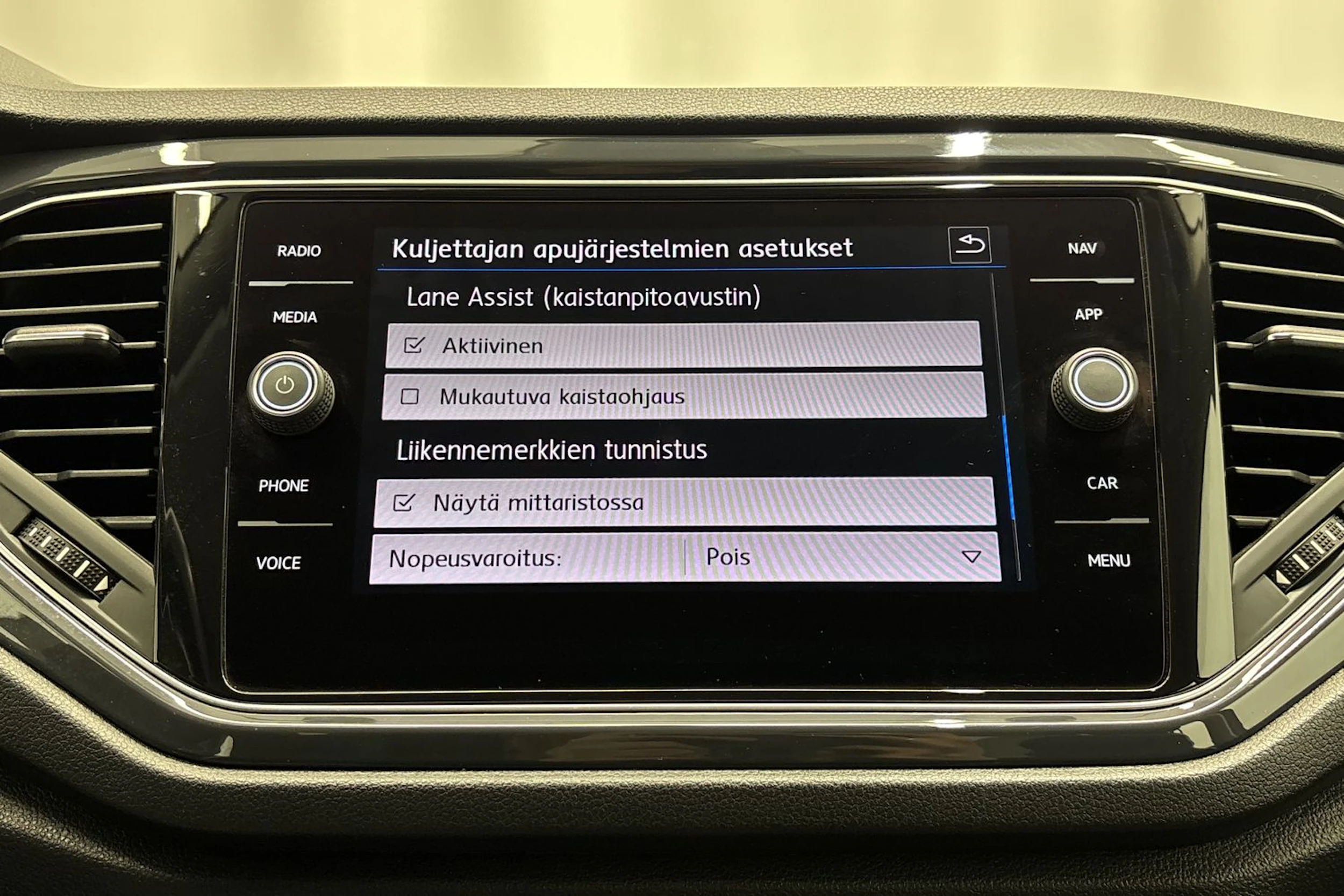 ruskea (beige) Volkswagen T-Roc 2018 kuva 20.