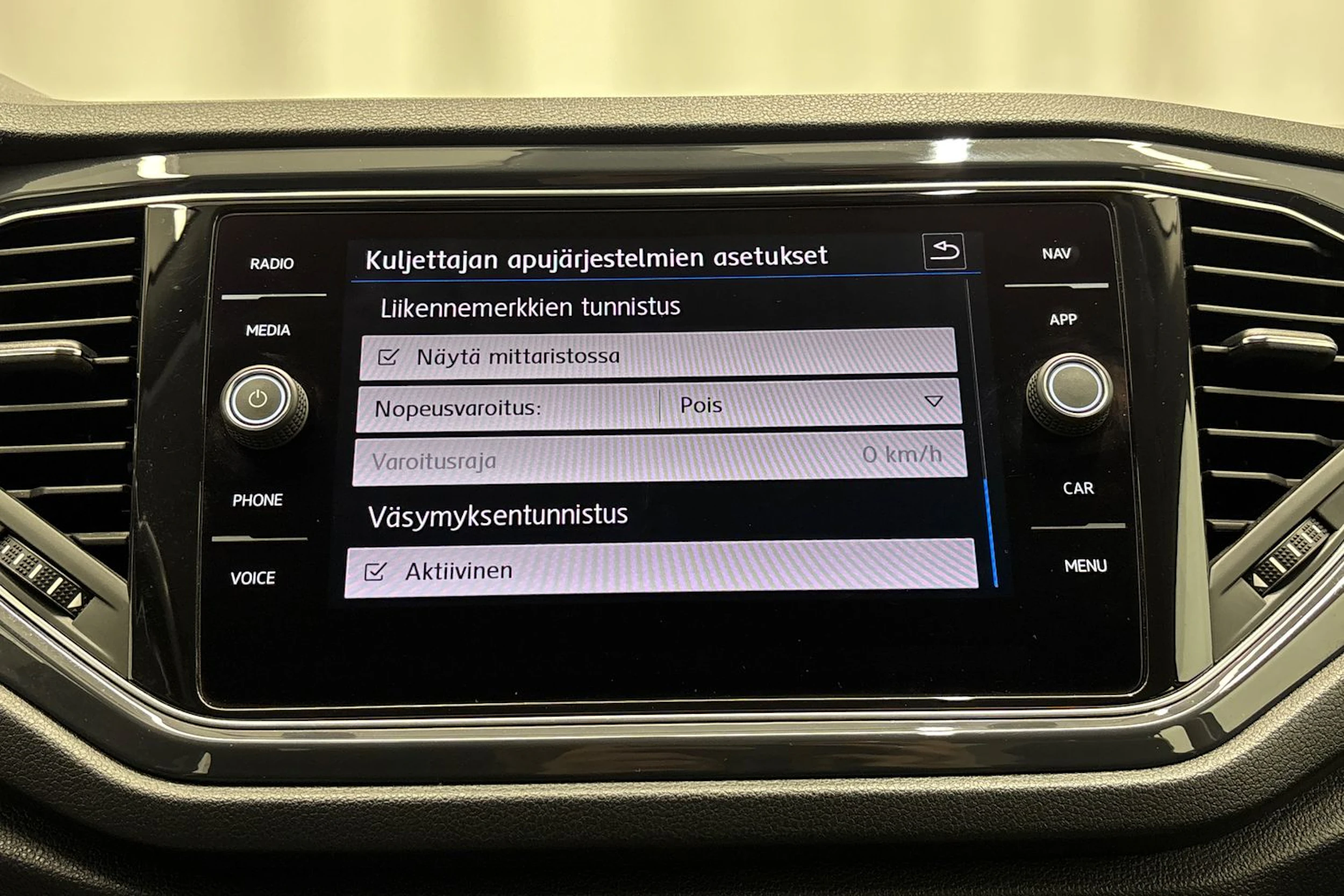 ruskea (beige) Volkswagen T-Roc 2018 kuva 21.