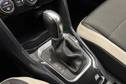 ruskea (beige) Volkswagen T-Roc 2018 kuva 22.