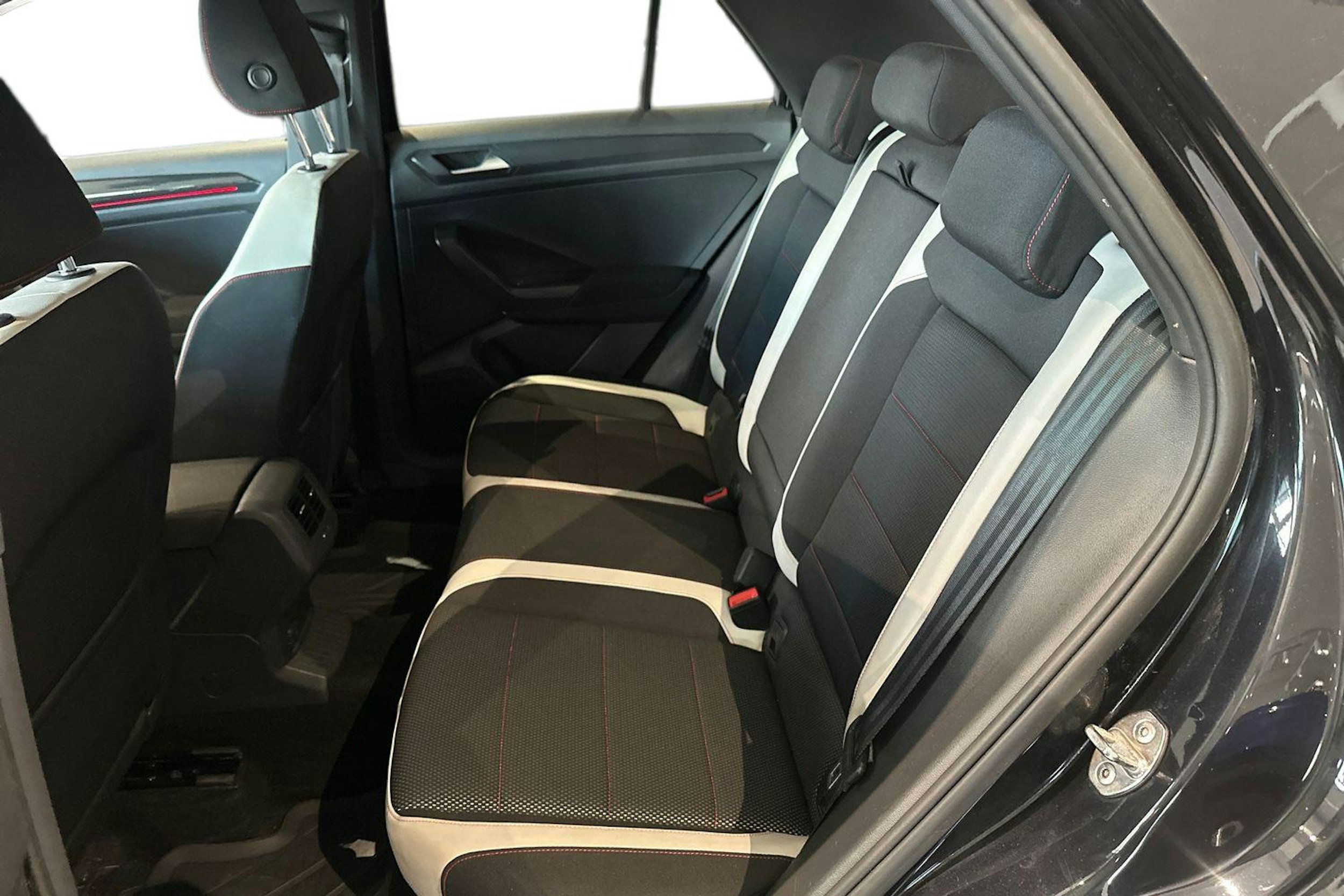 musta Volkswagen T-Roc 2018 kuva 10.