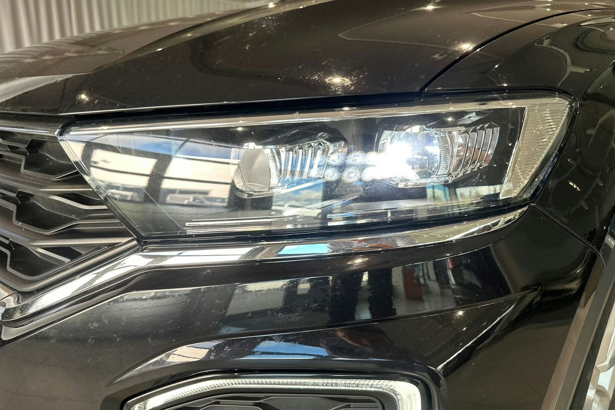 musta Volkswagen T-Roc 2018 kuva 16.
