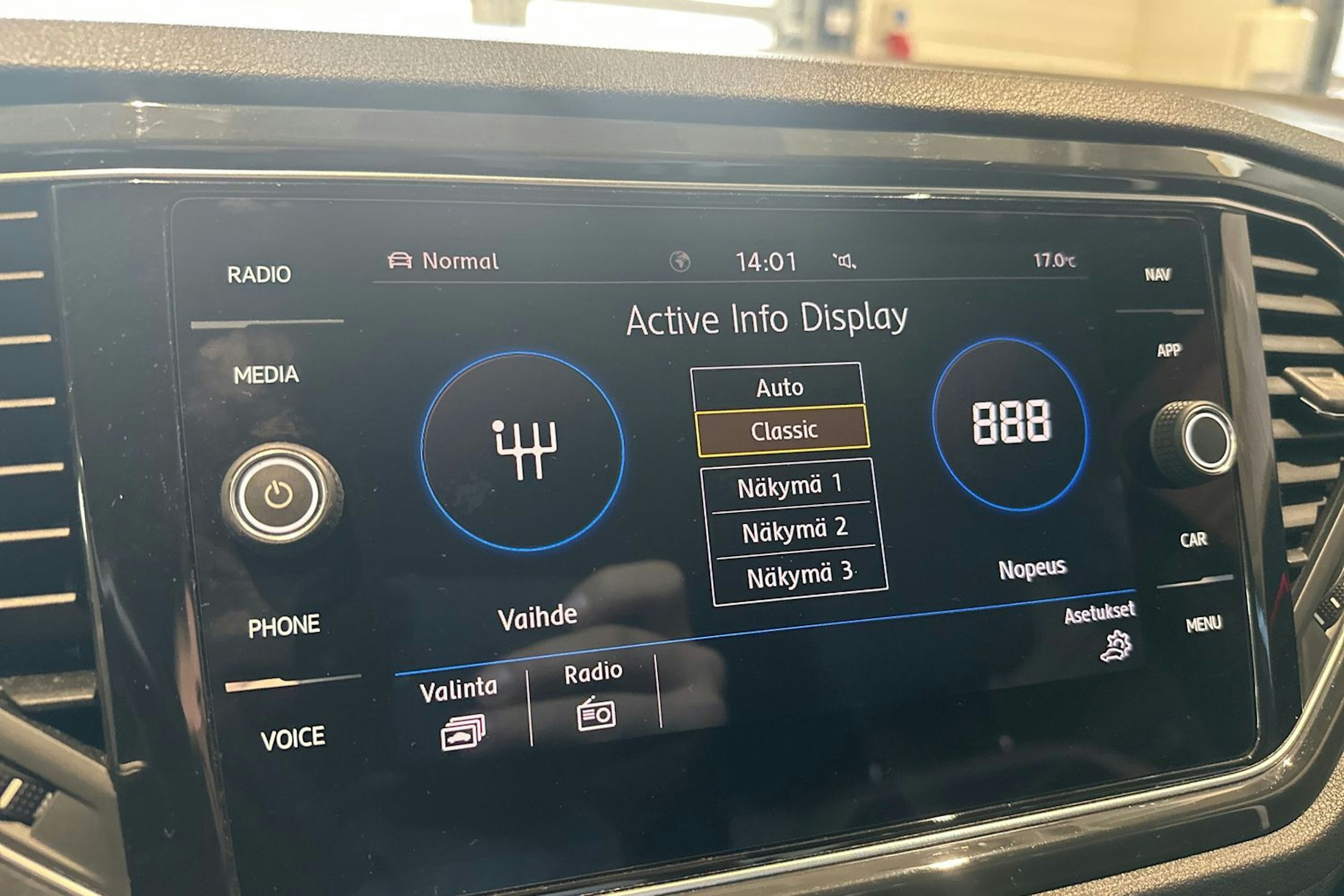 musta Volkswagen T-Roc 2018 kuva 18.