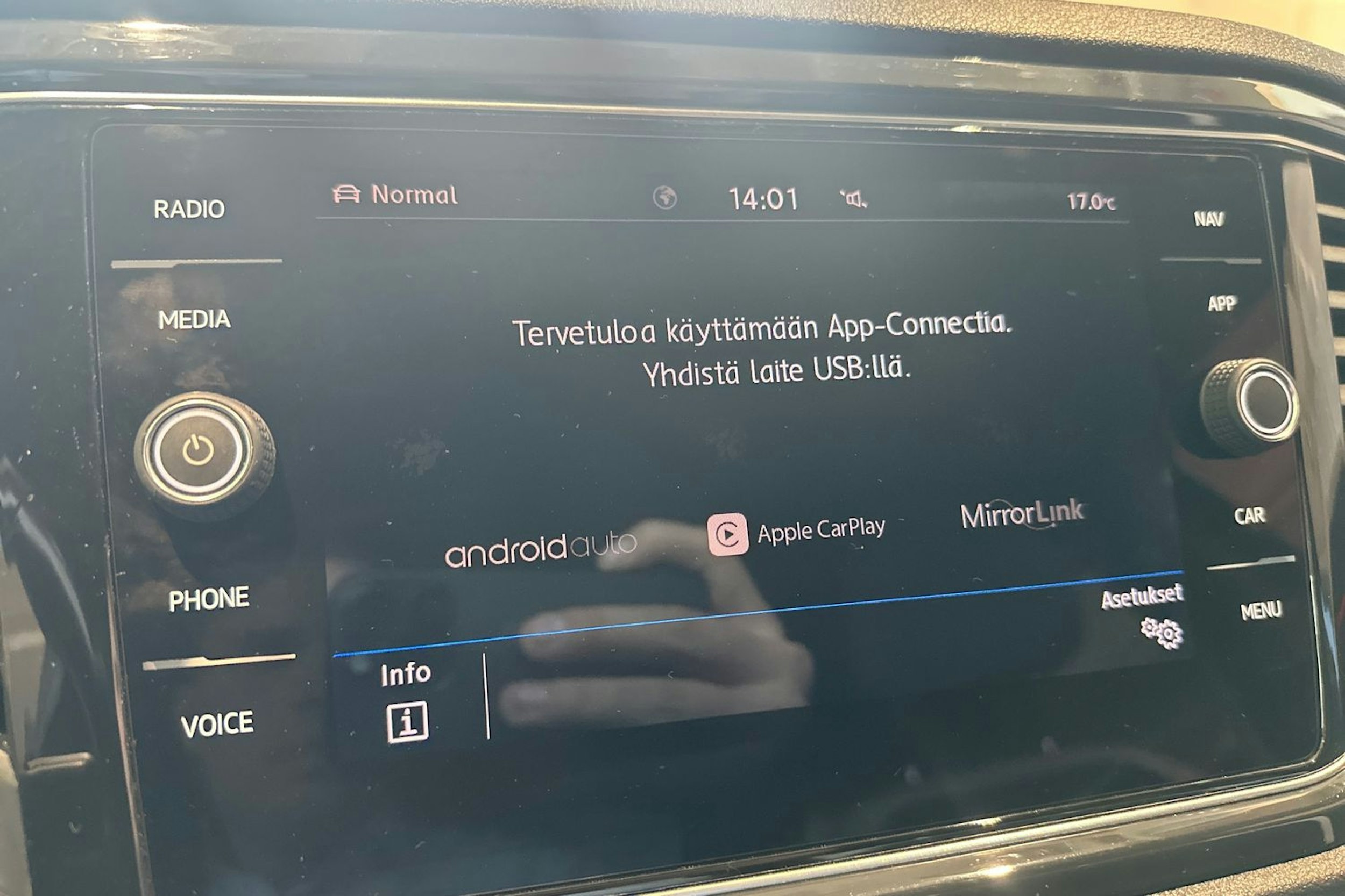 musta Volkswagen T-Roc 2018 kuva 19.