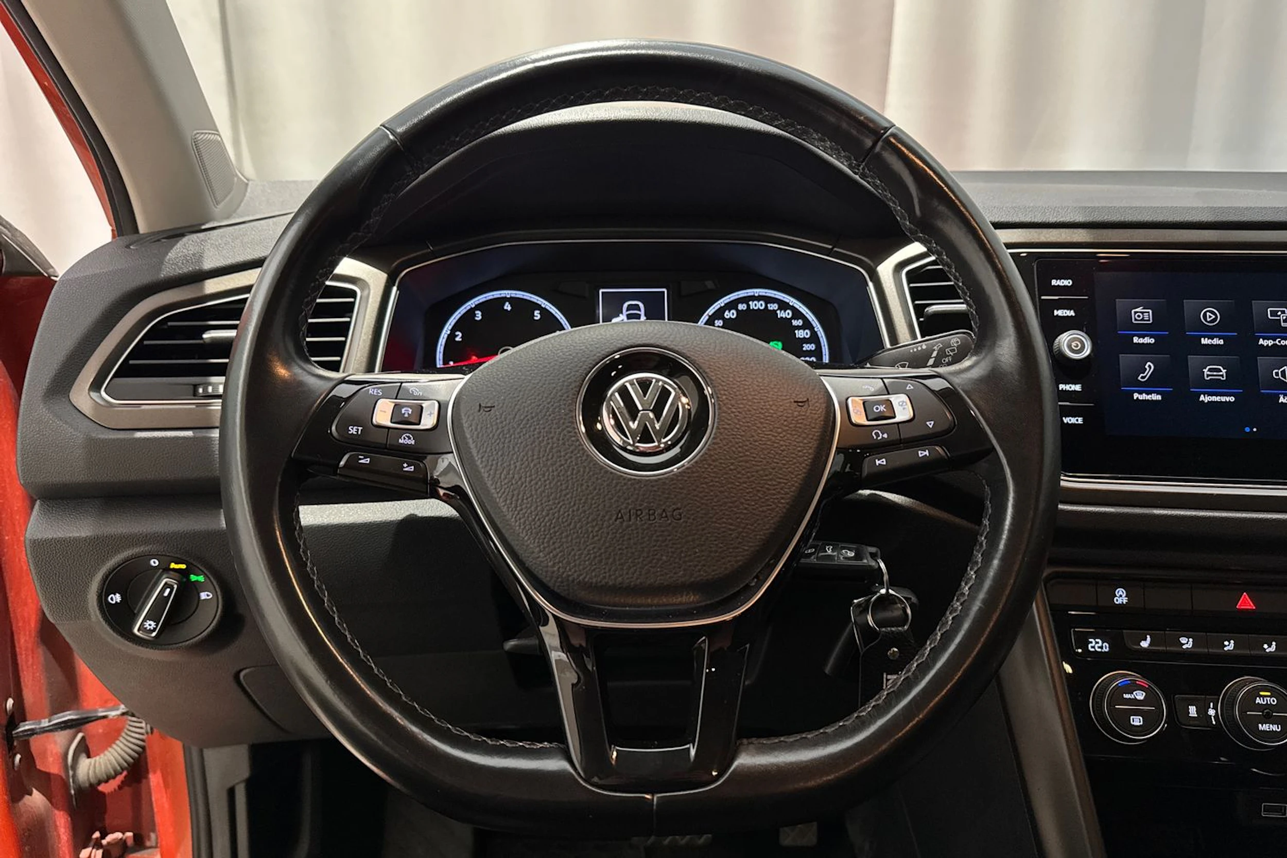 vihreä Volkswagen T-Roc 2018 kuva 16.