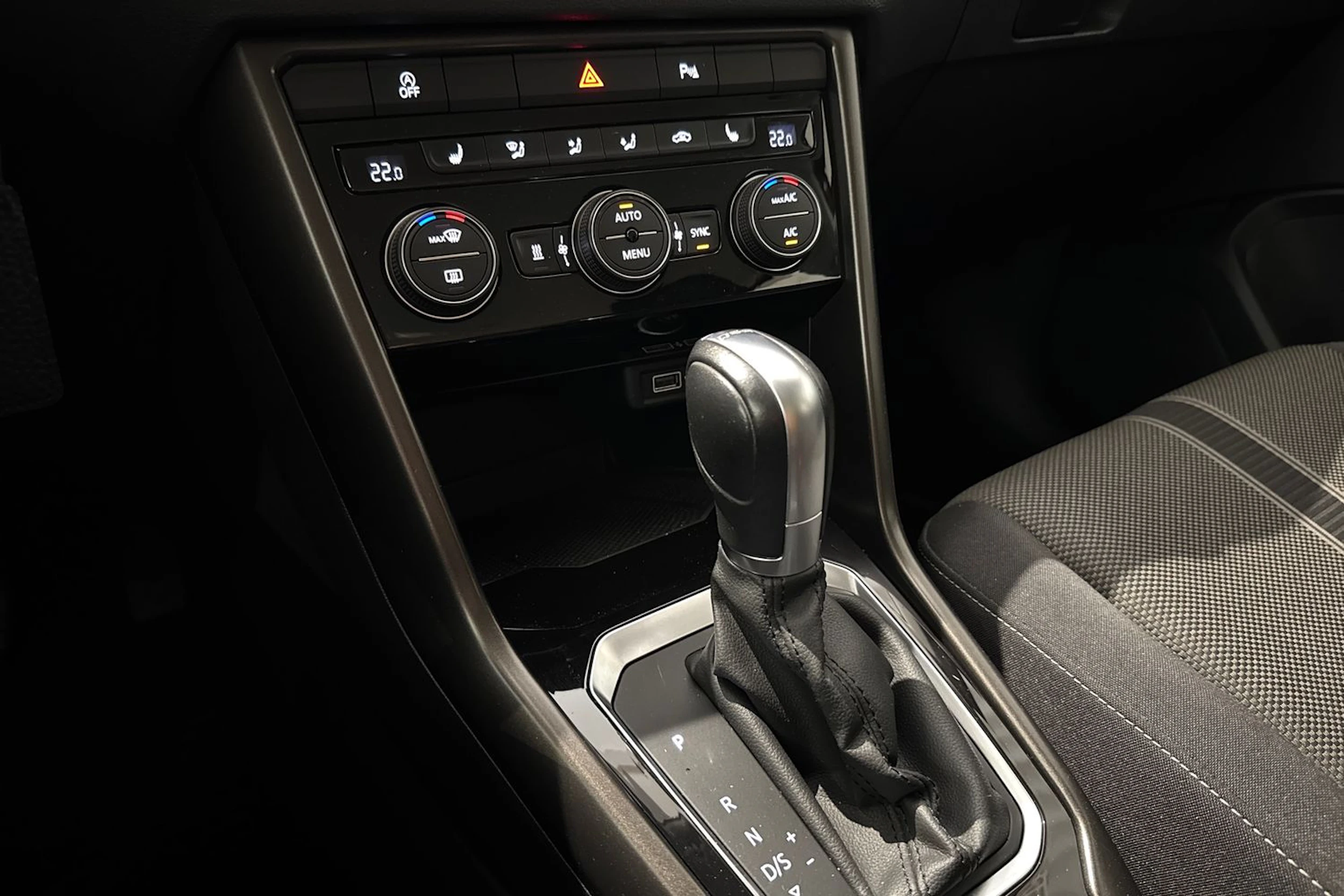 vihreä Volkswagen T-Roc 2018 kuva 27.
