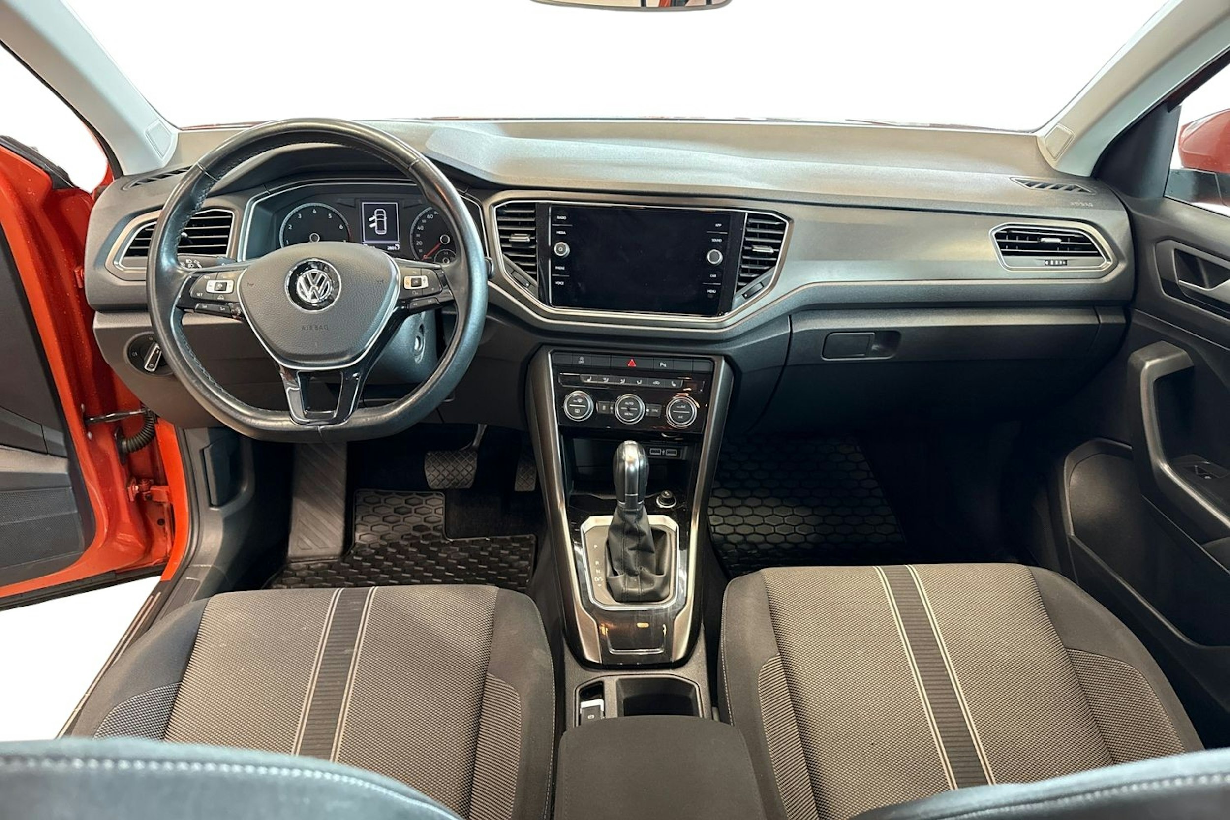 vihreä Volkswagen T-Roc 2018 kuva 9.
