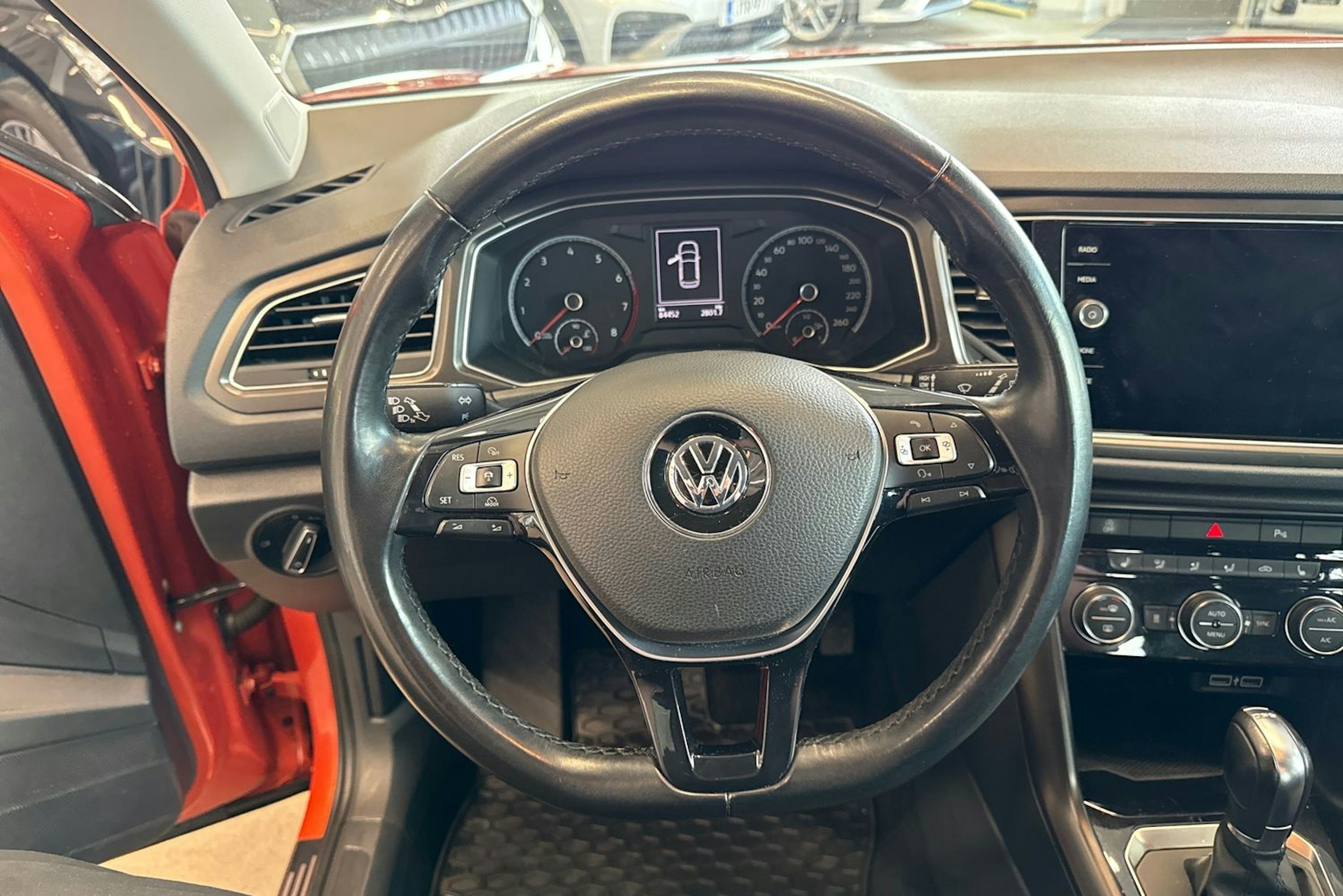 vihreä Volkswagen T-Roc 2018 kuva 14.