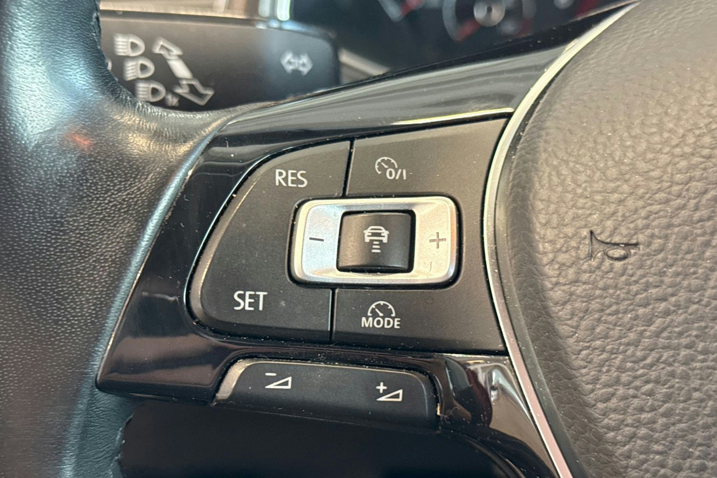 vihreä Volkswagen T-Roc 2018 kuva 15.