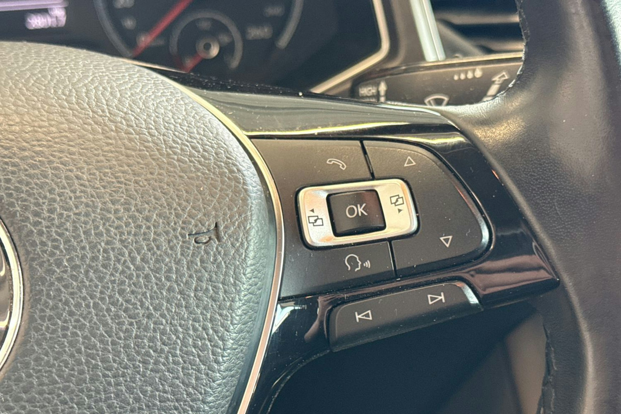 vihreä Volkswagen T-Roc 2018 kuva 16.