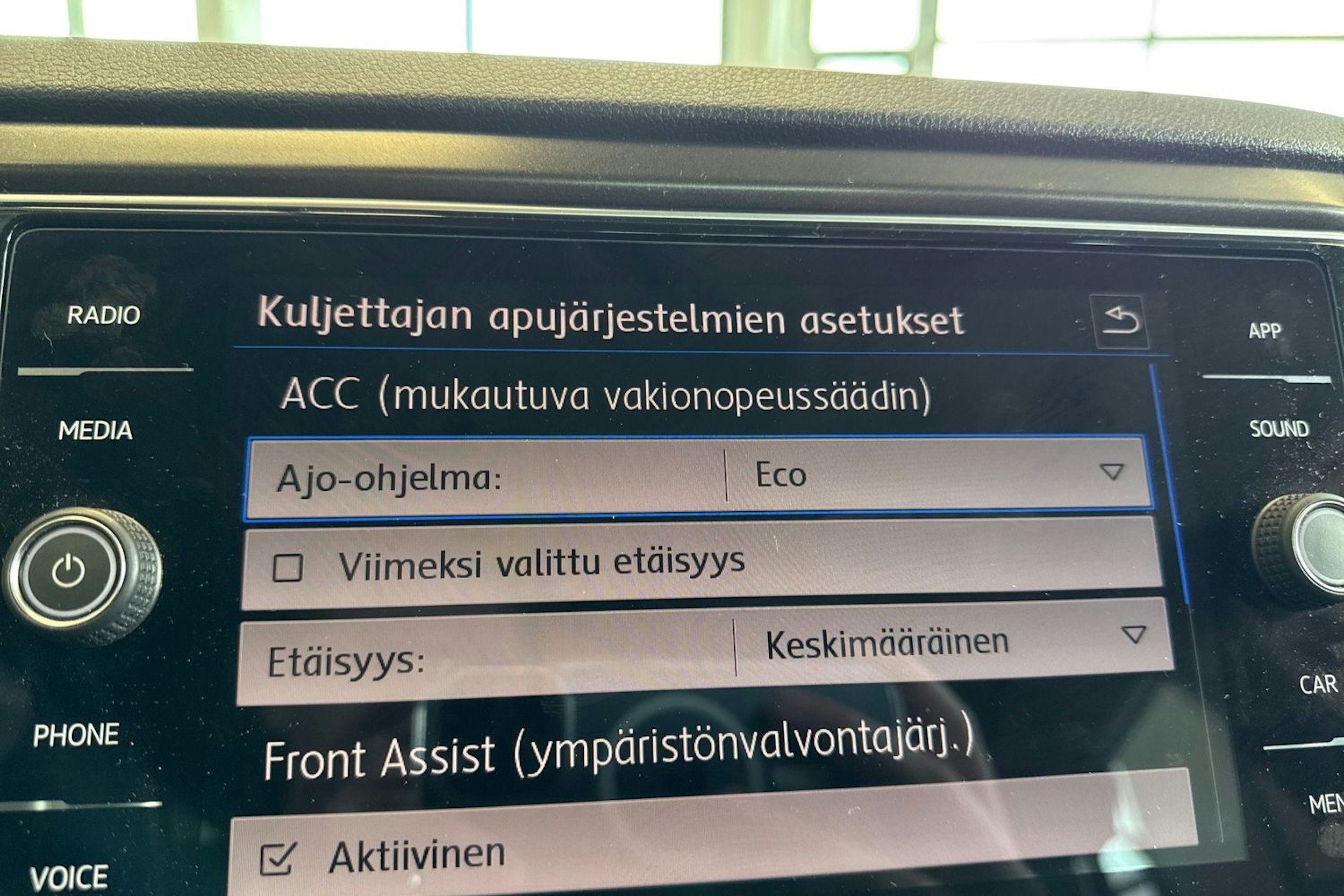 vihreä Volkswagen T-Roc 2018 kuva 19.