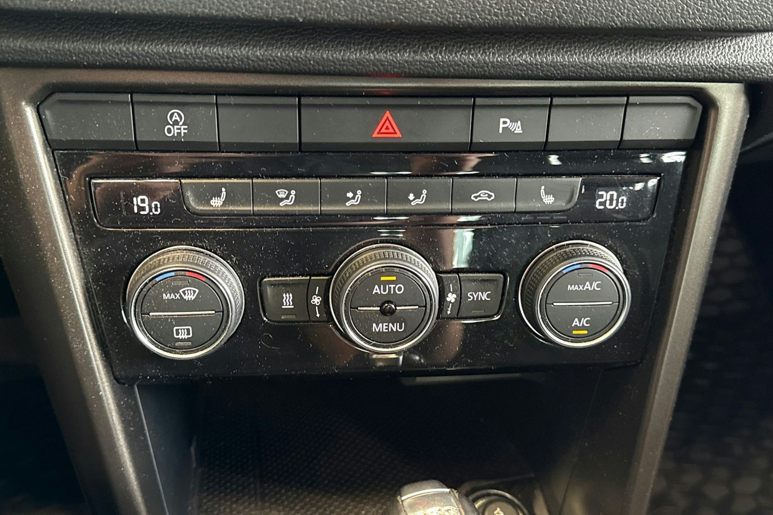 vihreä Volkswagen T-Roc 2018 kuva 22.