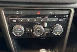 vihreä Volkswagen T-Roc 2018 kuva 22.