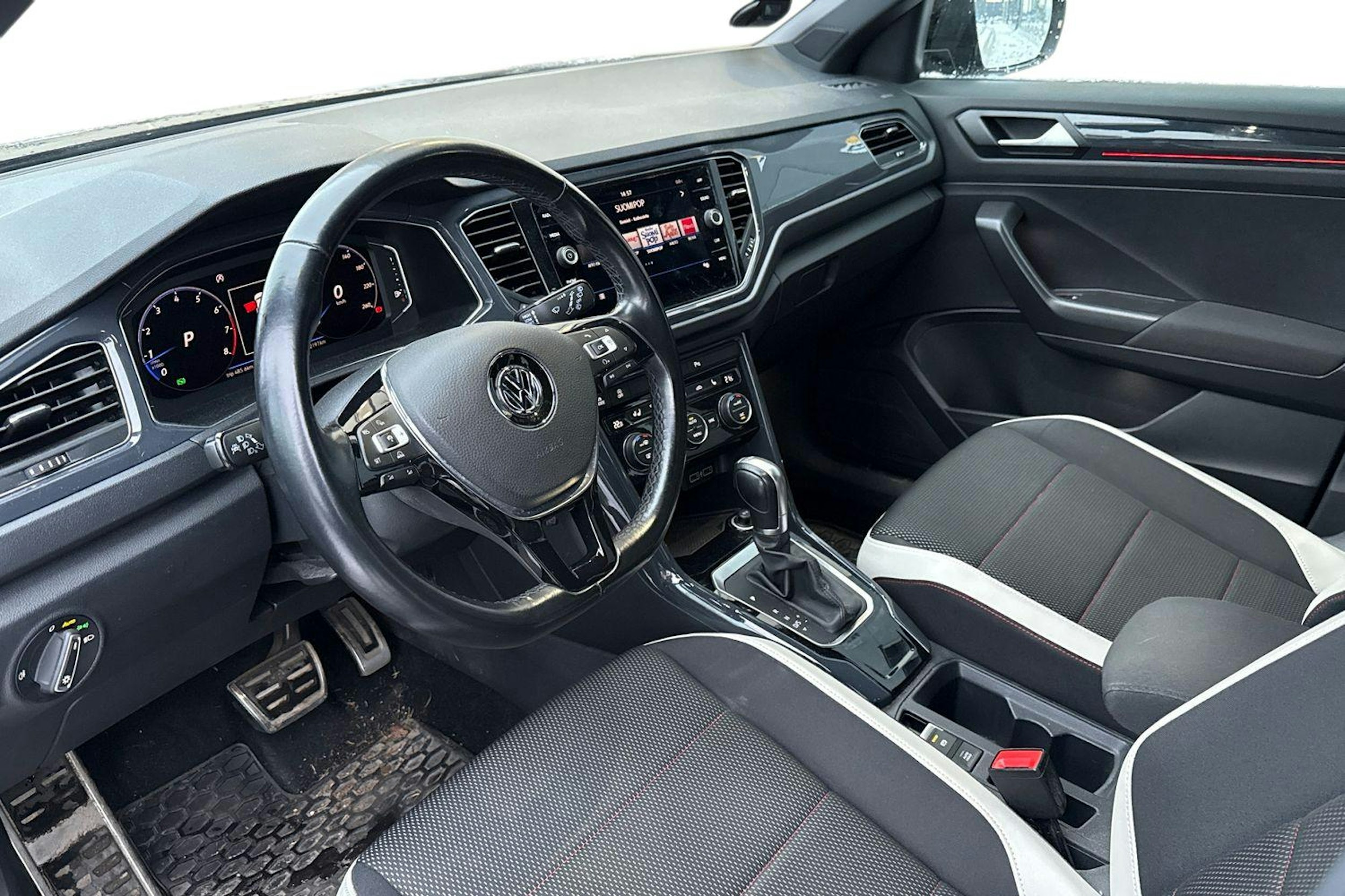 musta Volkswagen T-Roc 2018 kuva 3.