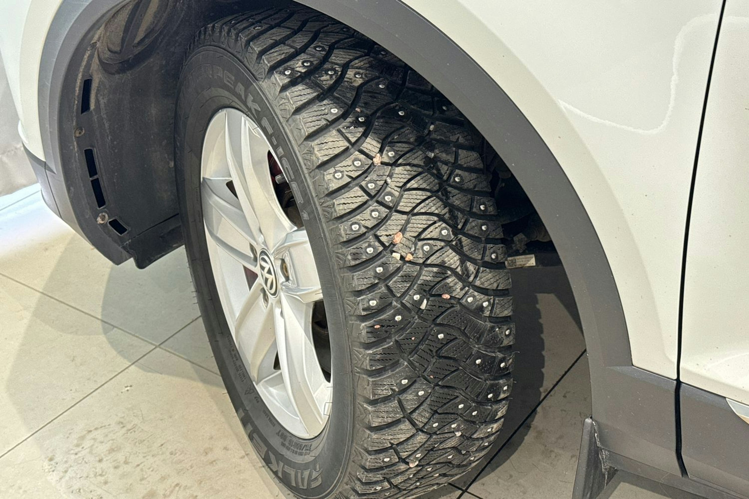 valkoinen Volkswagen T-Roc 2019 kuva 13.