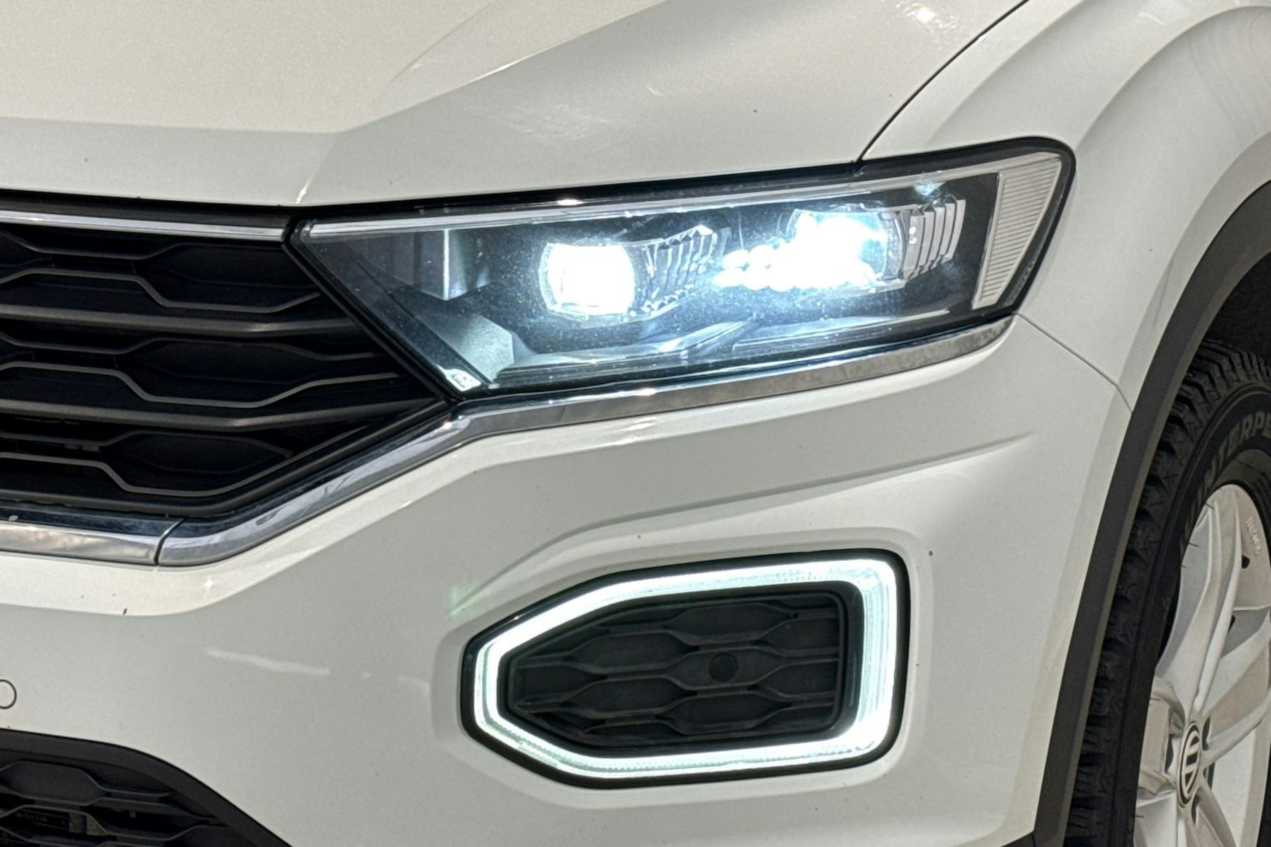 valkoinen Volkswagen T-Roc 2019 kuva 15.