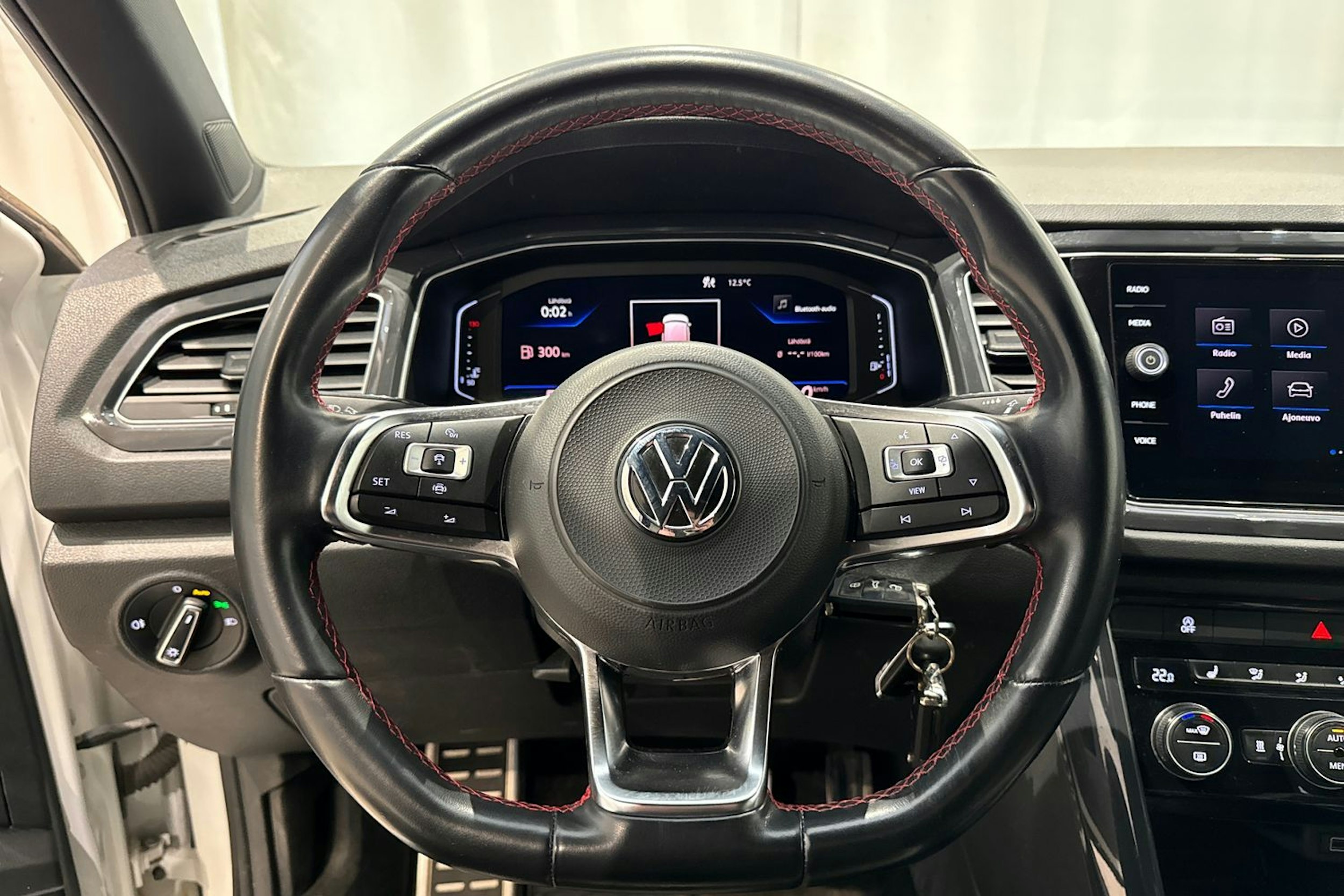 valkoinen Volkswagen T-Roc 2019 kuva 19.