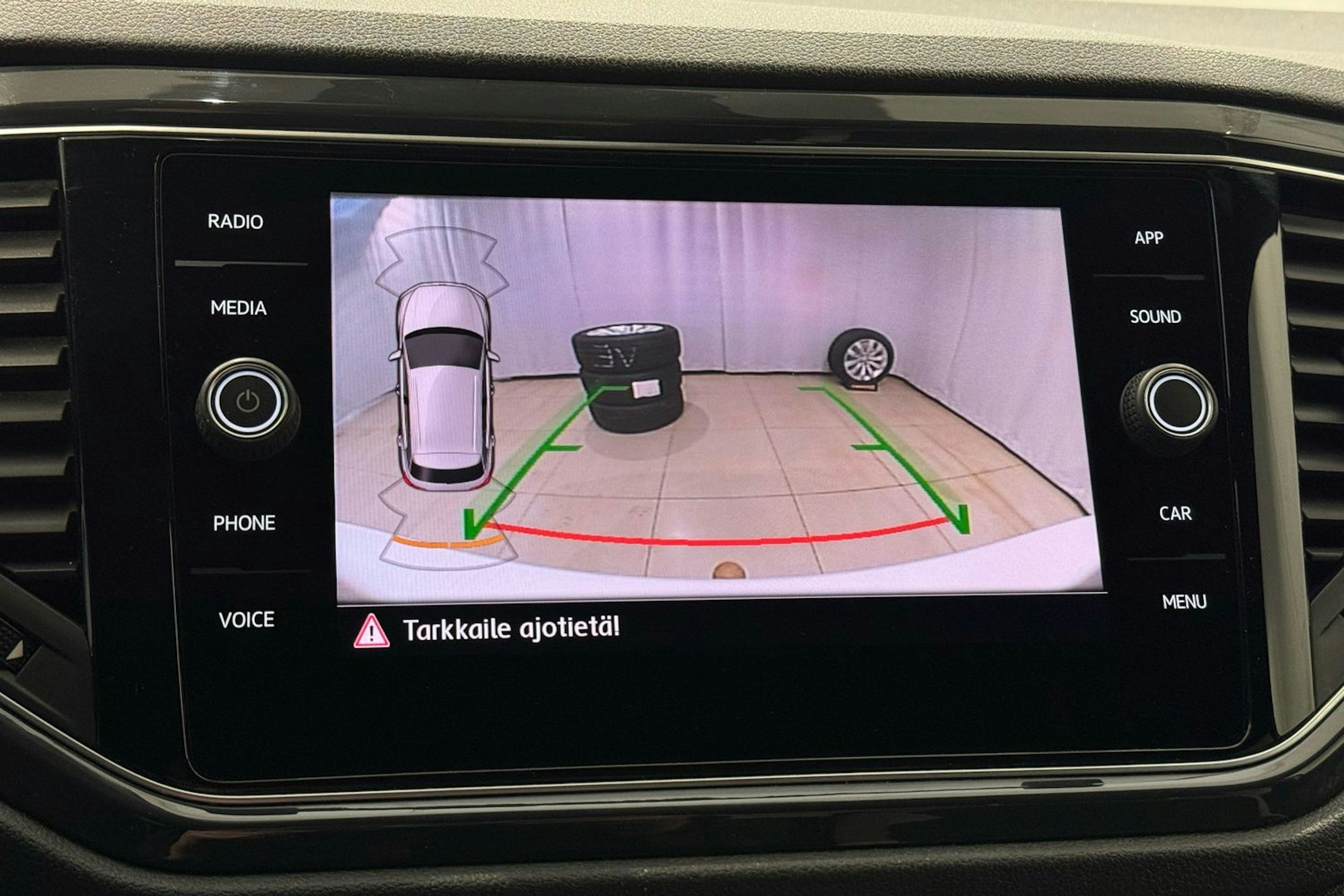 valkoinen Volkswagen T-Roc 2019 kuva 21.