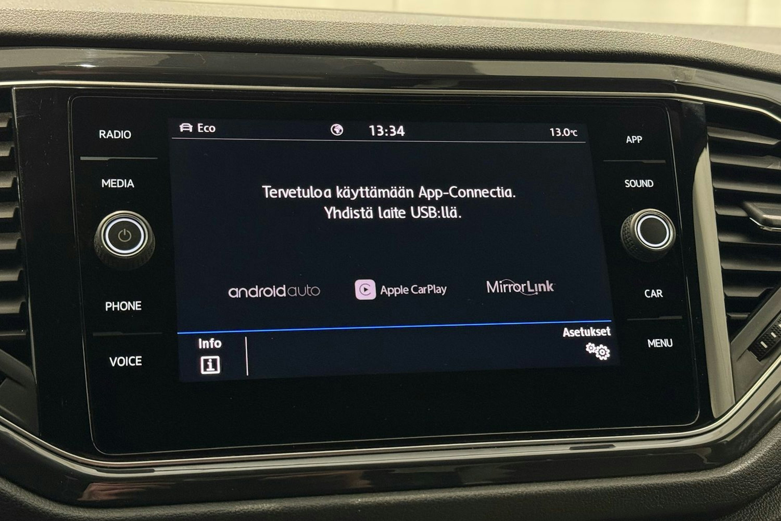 valkoinen Volkswagen T-Roc 2019 kuva 24.