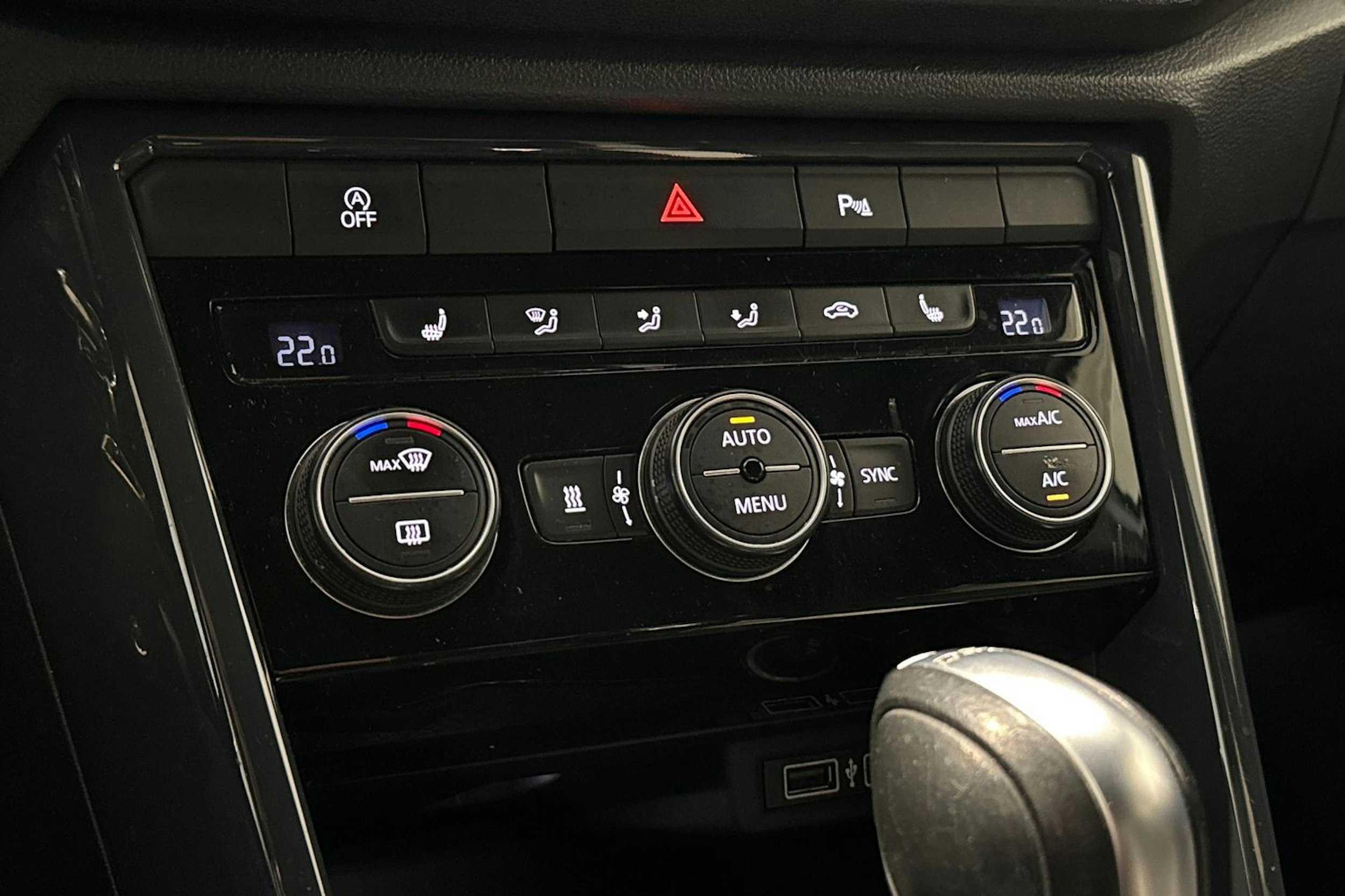 valkoinen Volkswagen T-Roc 2019 kuva 26.