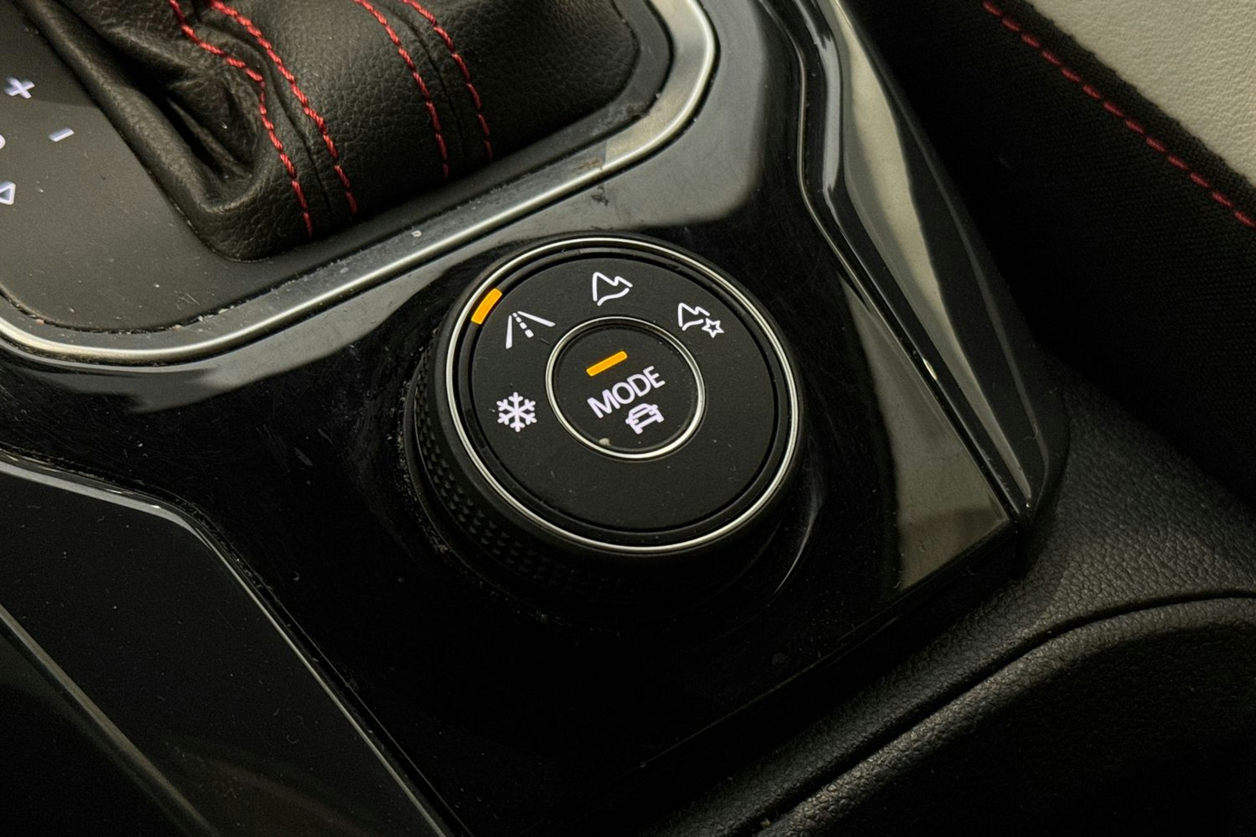 valkoinen Volkswagen T-Roc 2019 kuva 27.