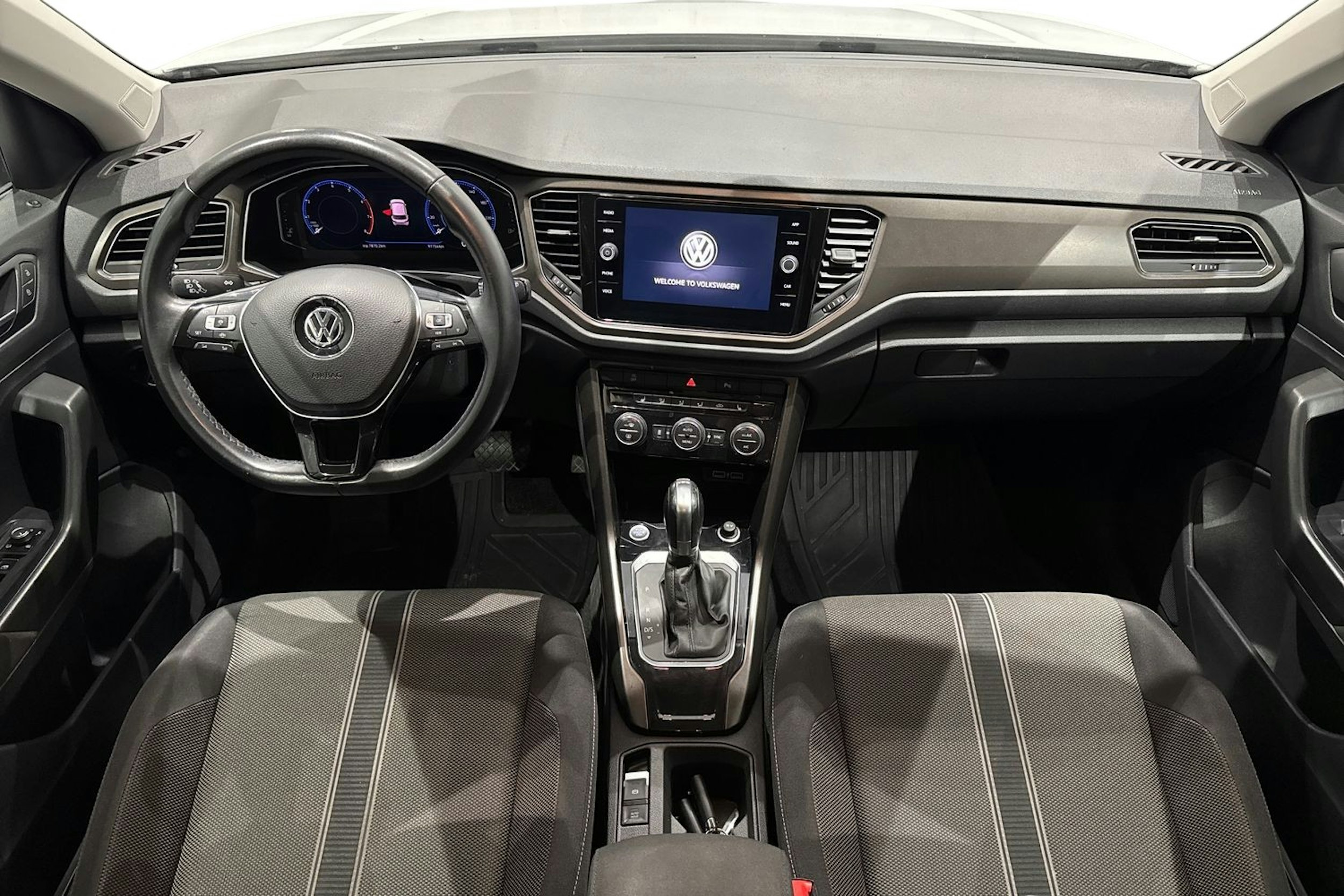 valkoinen Volkswagen T-Roc 2019 kuva 9.
