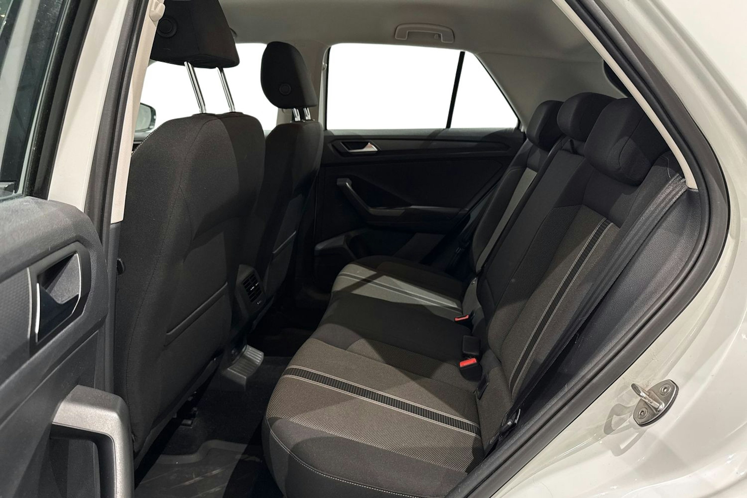 valkoinen Volkswagen T-Roc 2019 kuva 10.