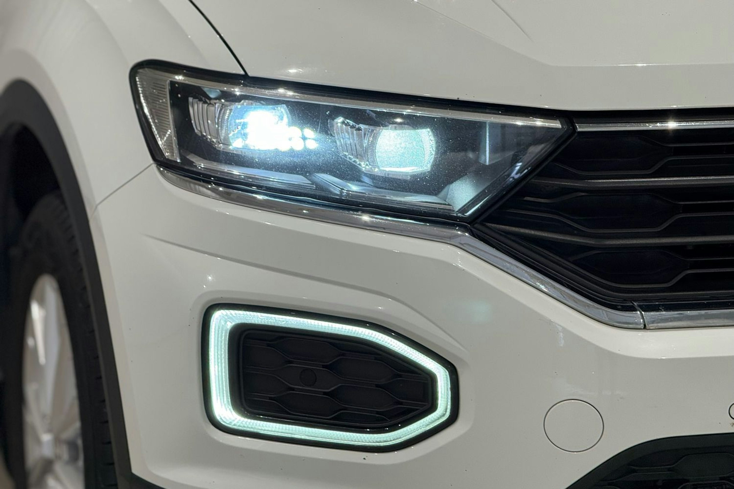 valkoinen Volkswagen T-Roc 2019 kuva 14.