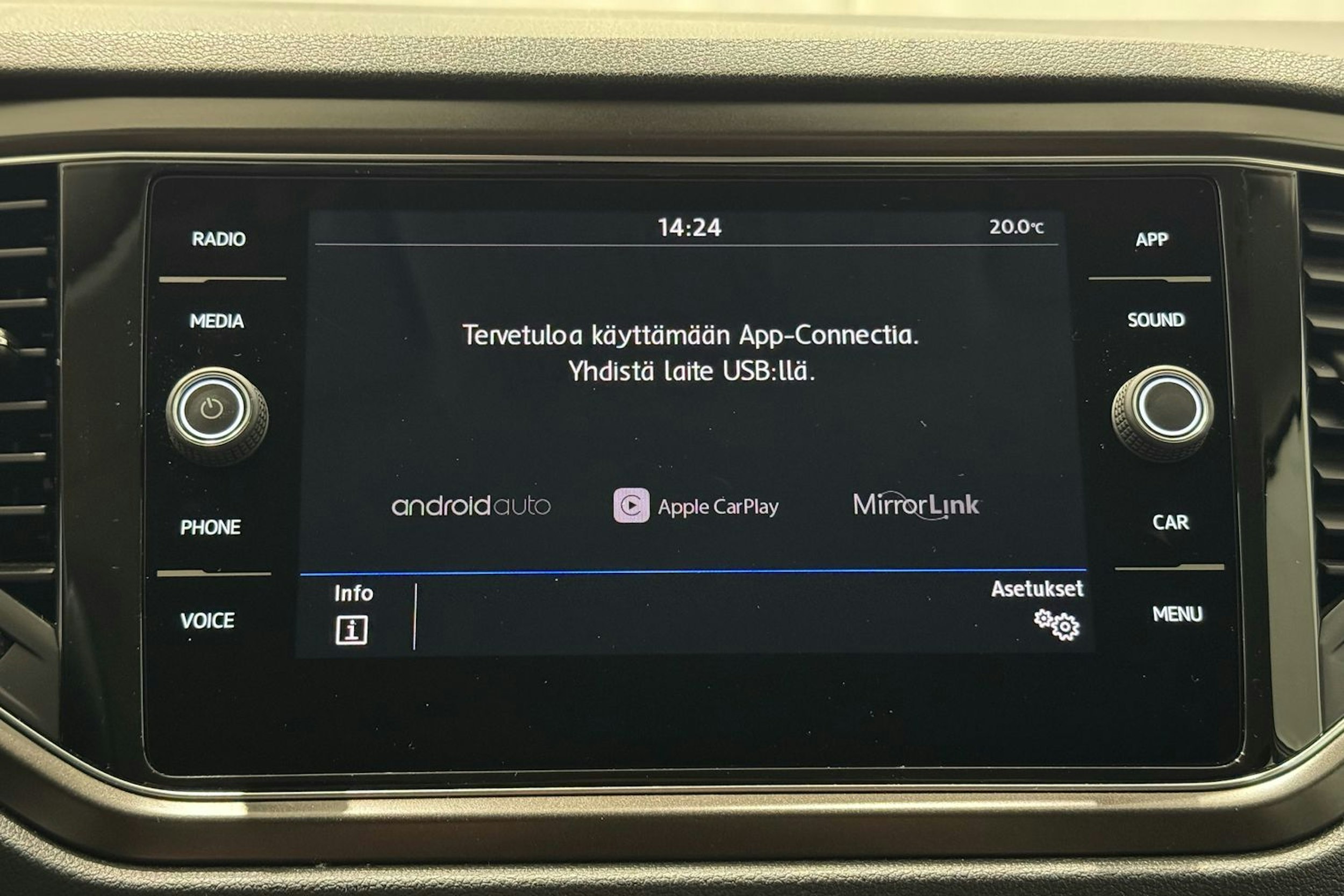valkoinen Volkswagen T-Roc 2019 kuva 22.